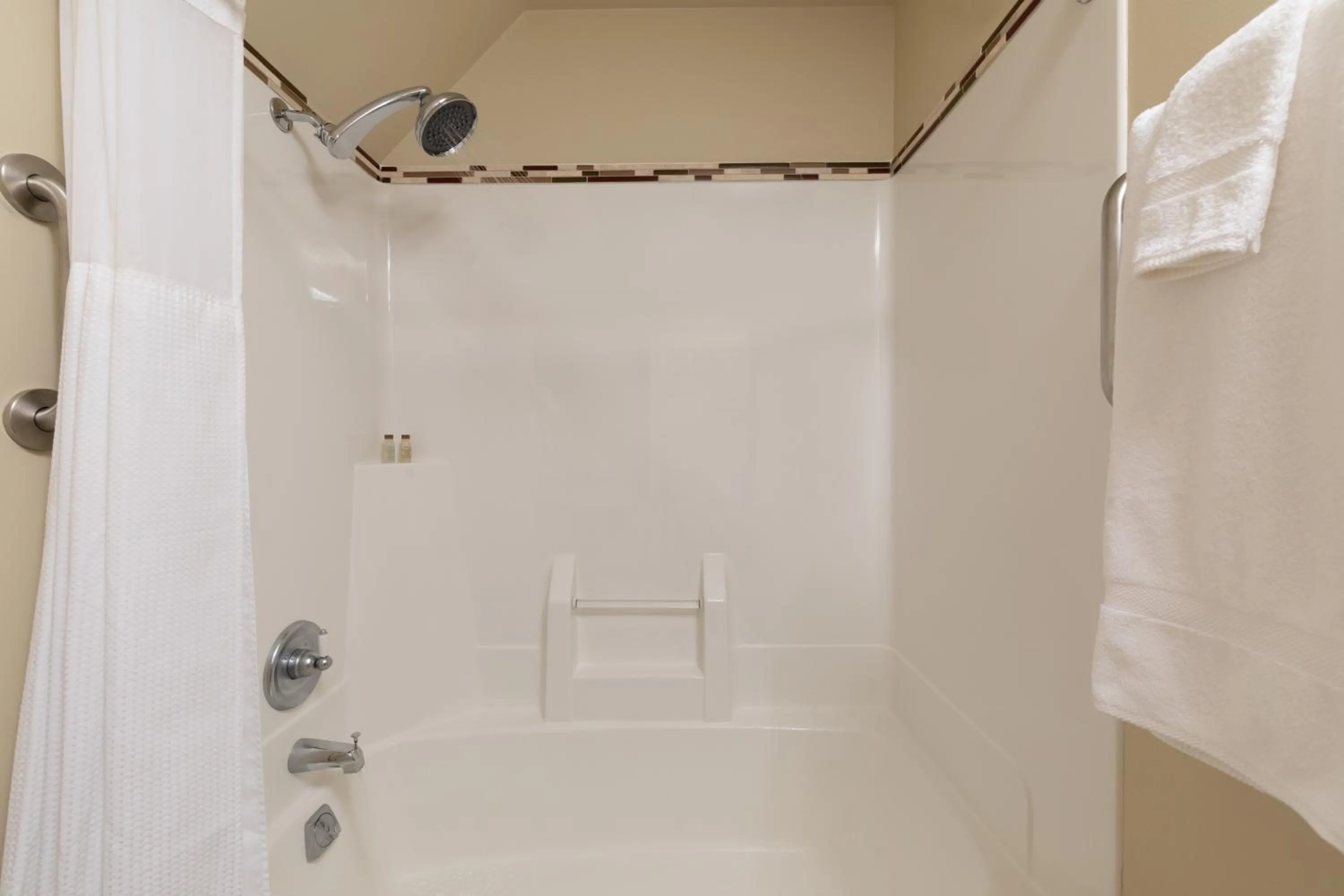 Bathroom in The Oakwood Inn Okoboji