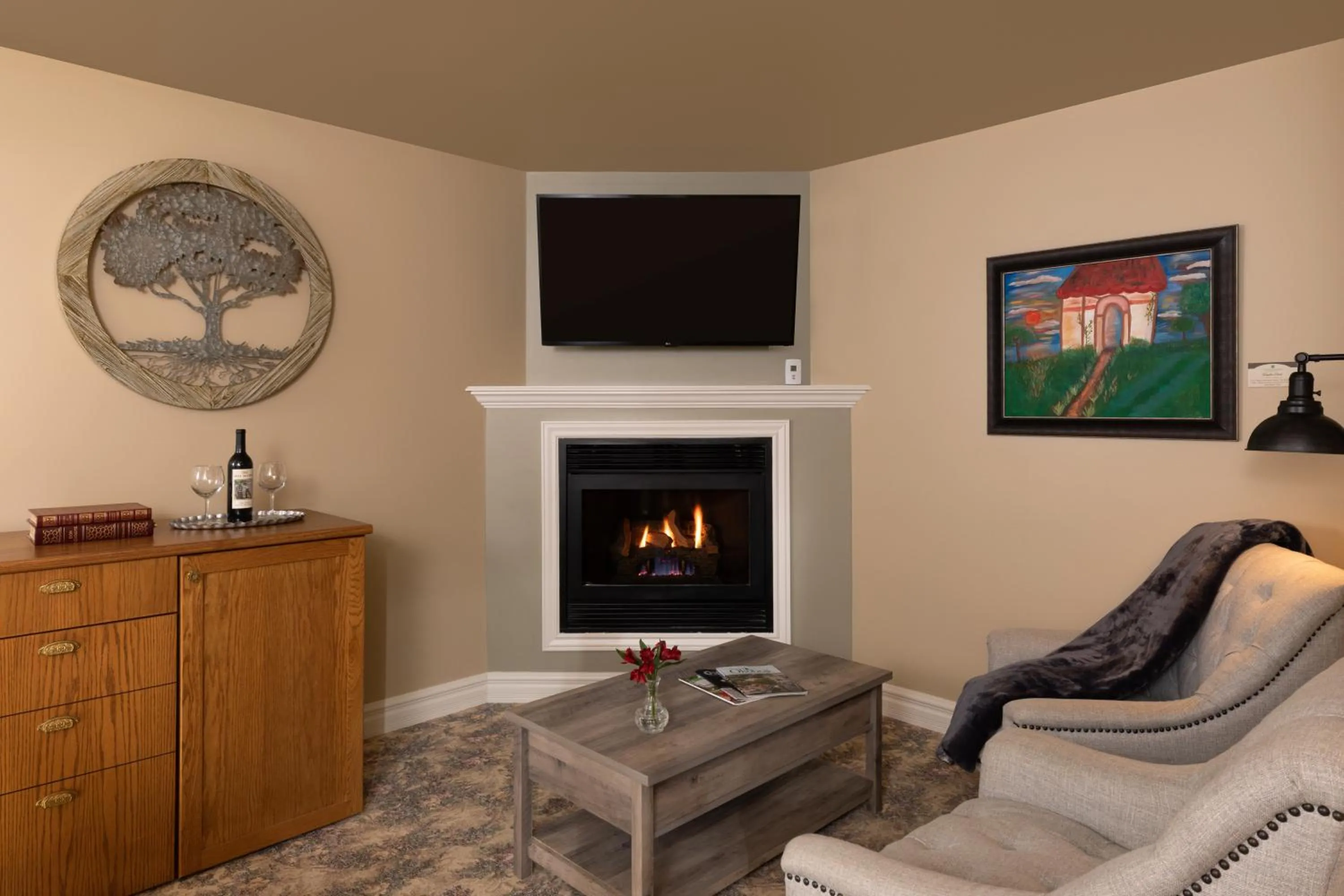 Seating area in The Oakwood Inn Okoboji