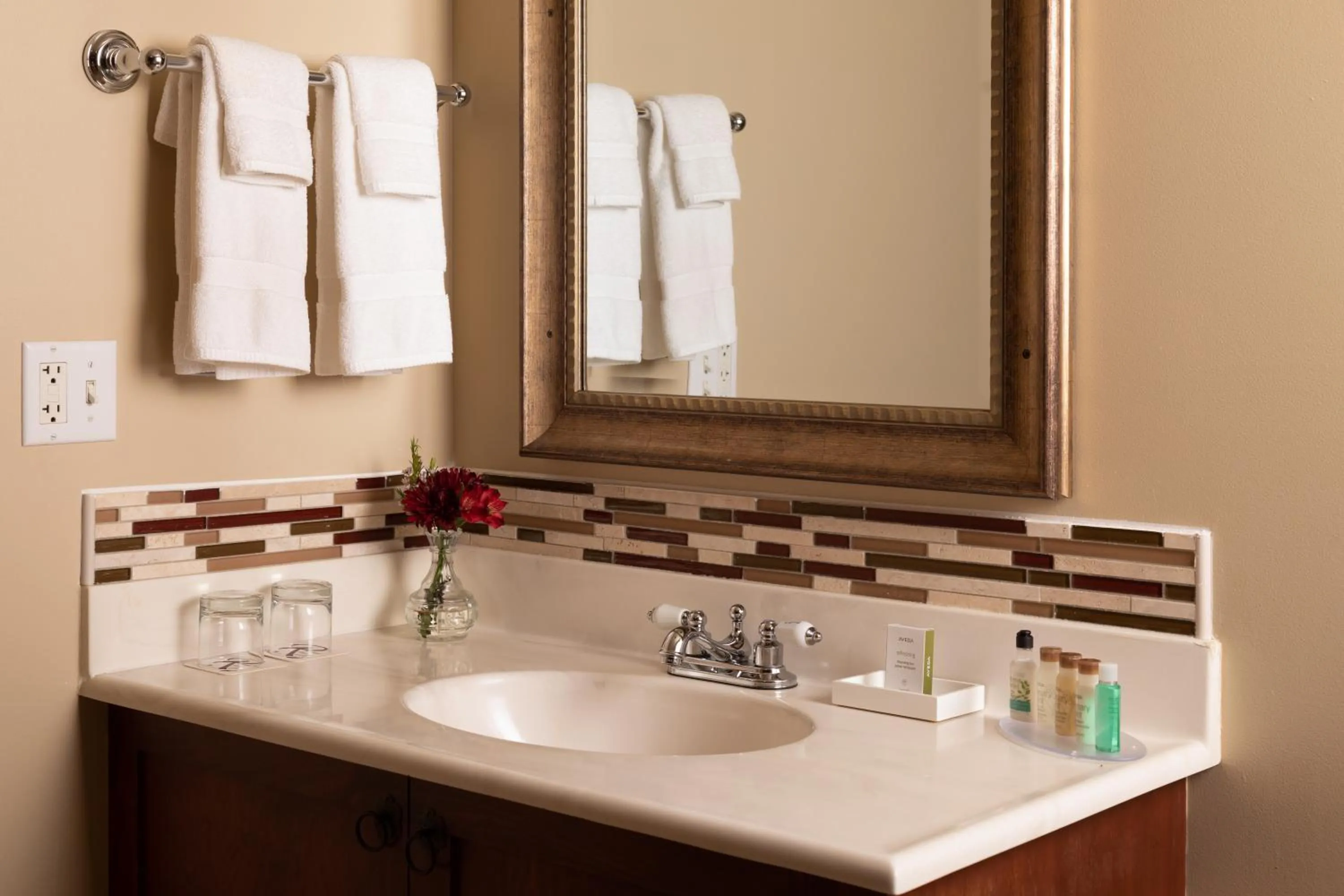 Bathroom in The Oakwood Inn Okoboji