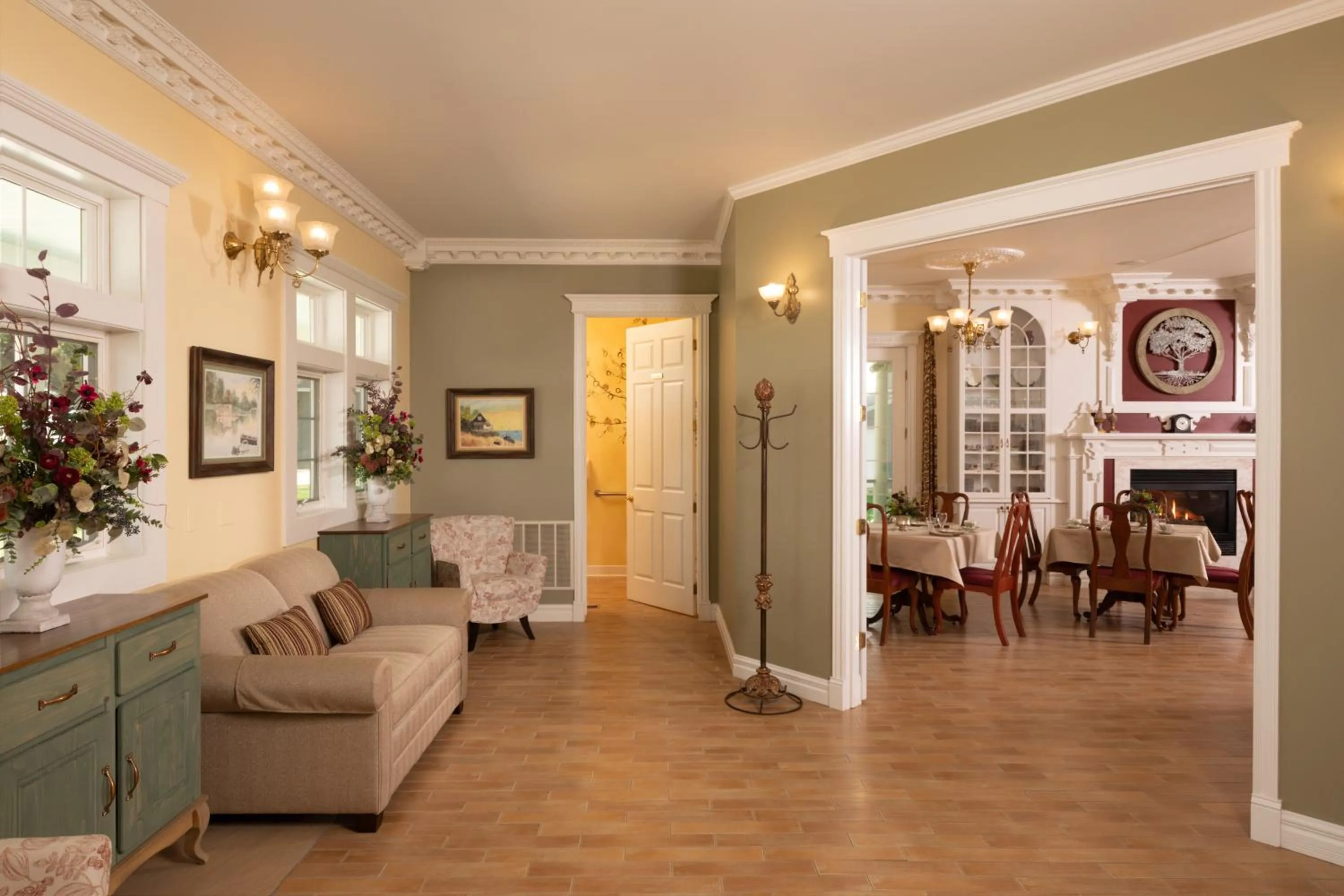 Seating area in The Oakwood Inn Okoboji