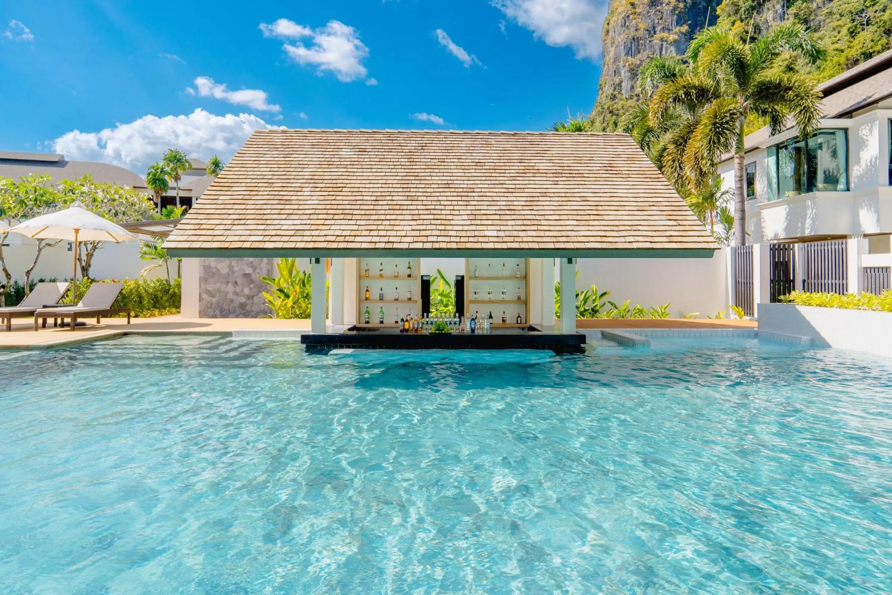 Lounge or bar in Bhu Nga Thani Resort & Villas Railay