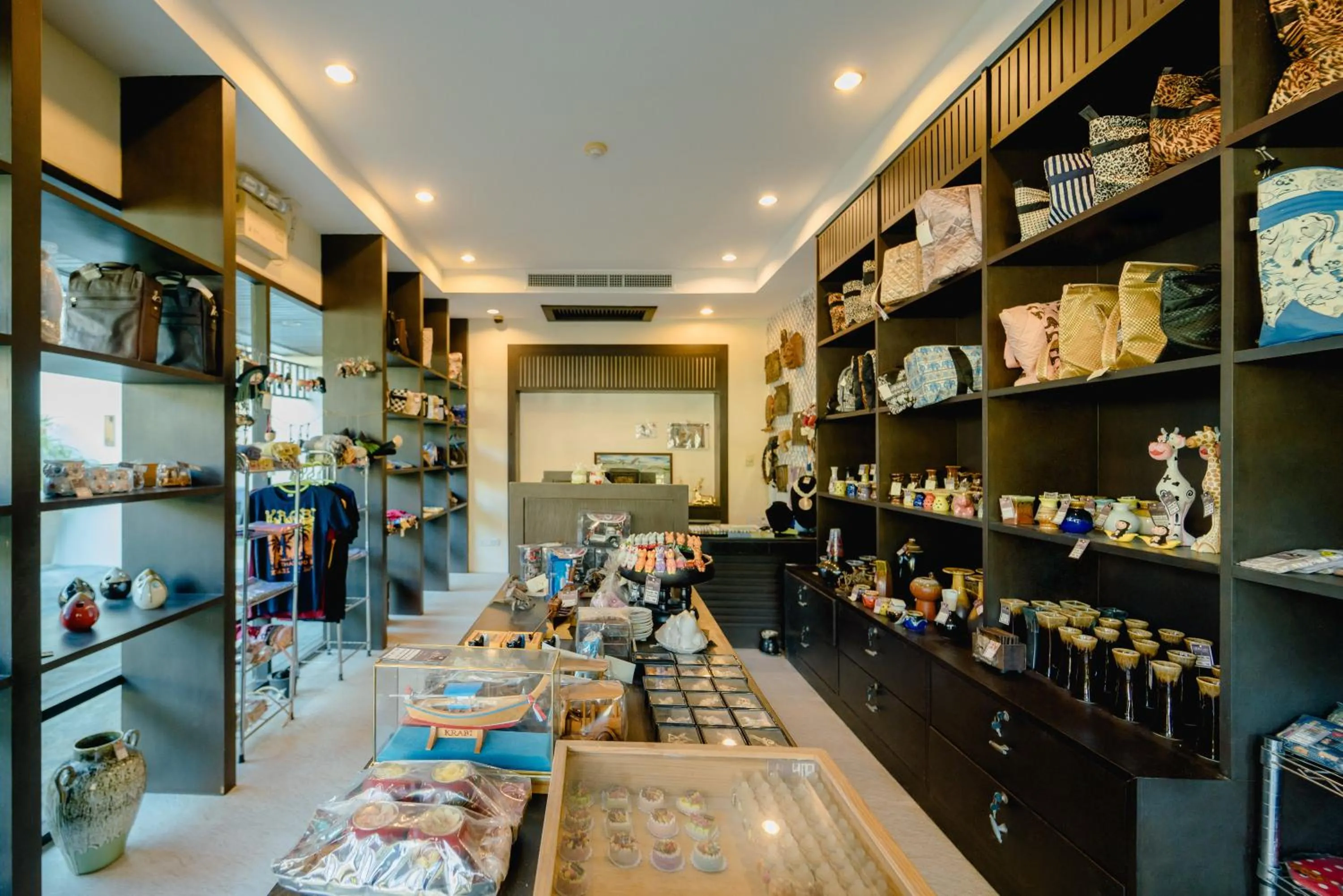 On-site shops in Bhu Nga Thani Resort & Villas Railay