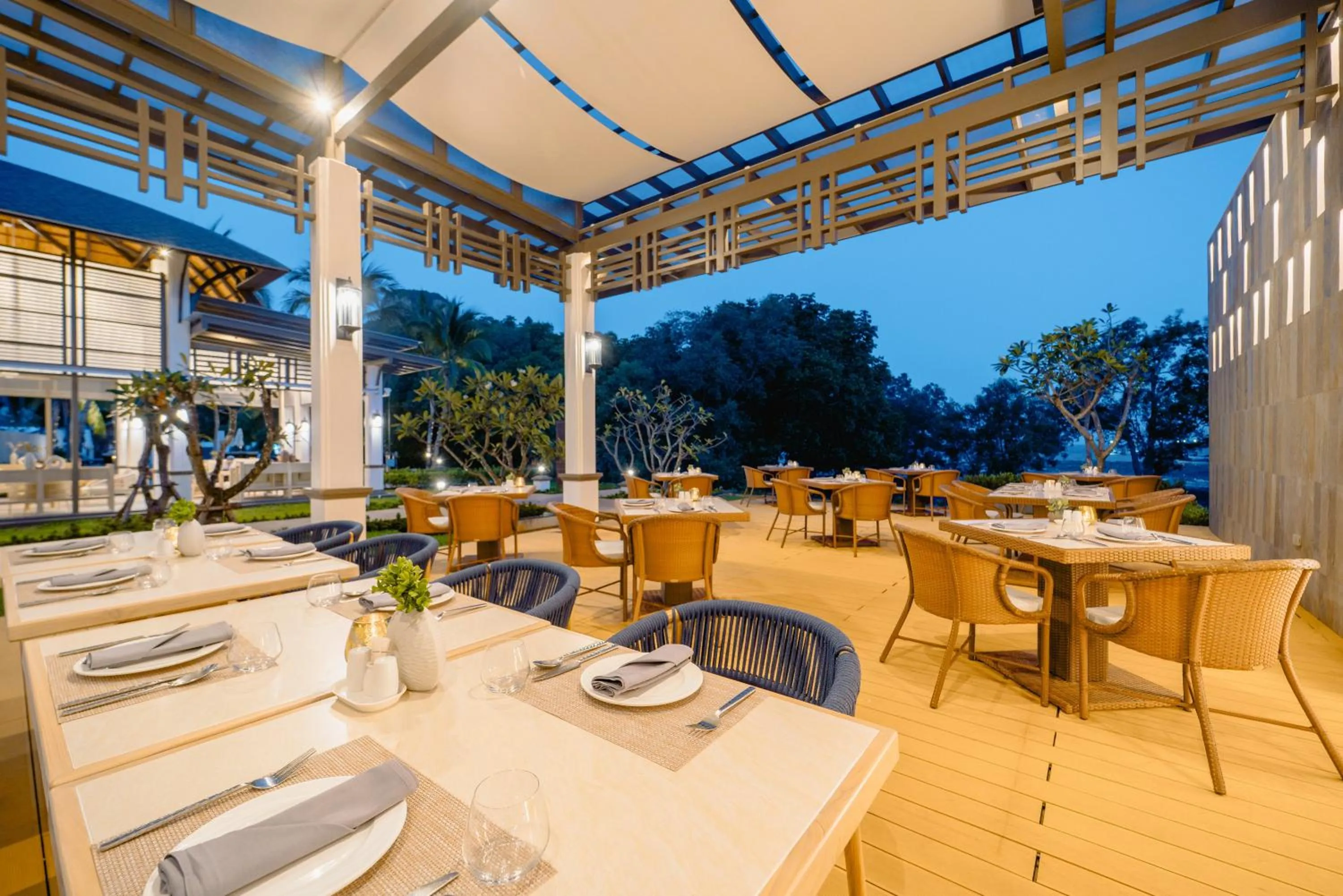 Restaurant/places to eat in Bhu Nga Thani Resort & Villas Railay