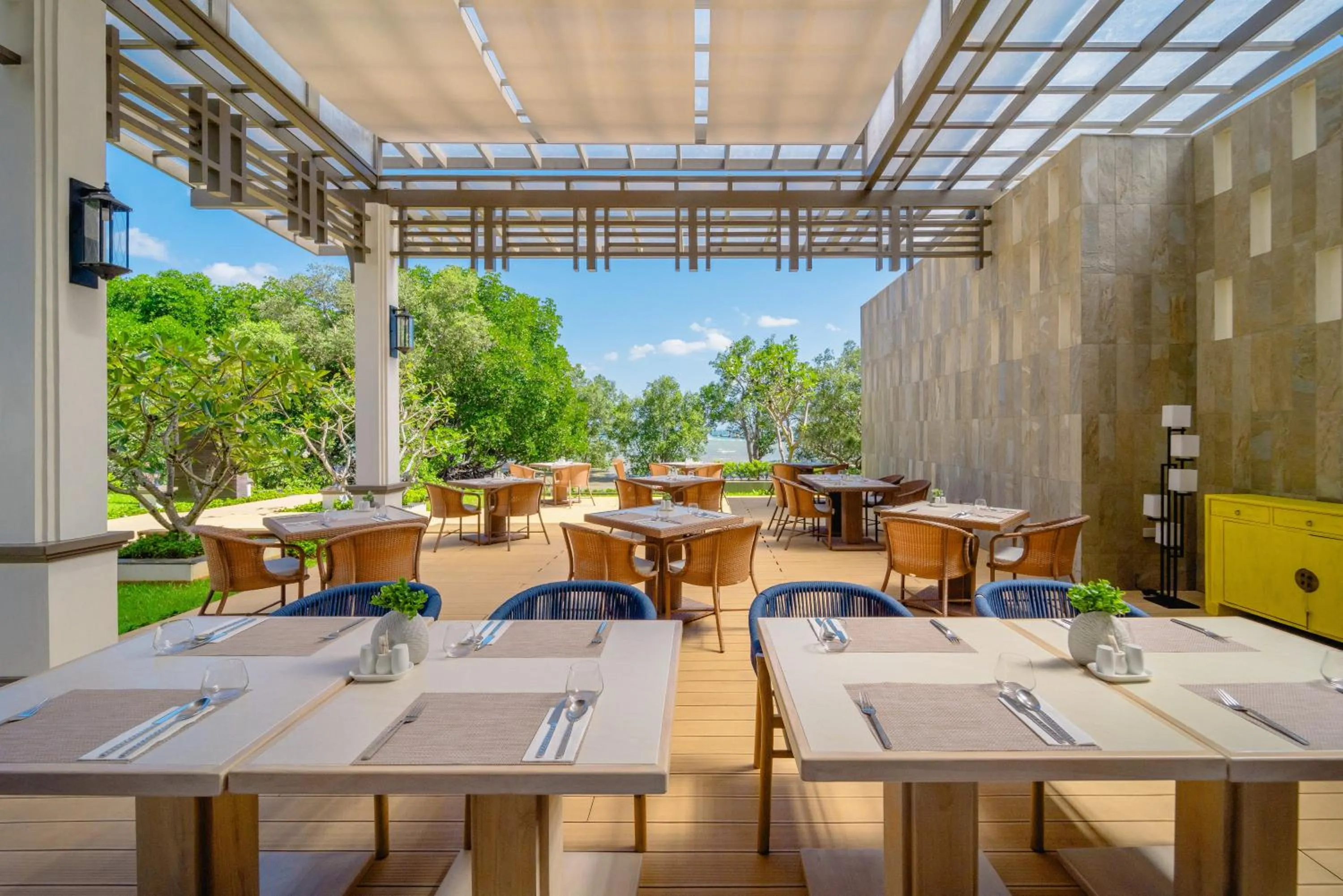 Restaurant/places to eat in Bhu Nga Thani Resort & Villas Railay