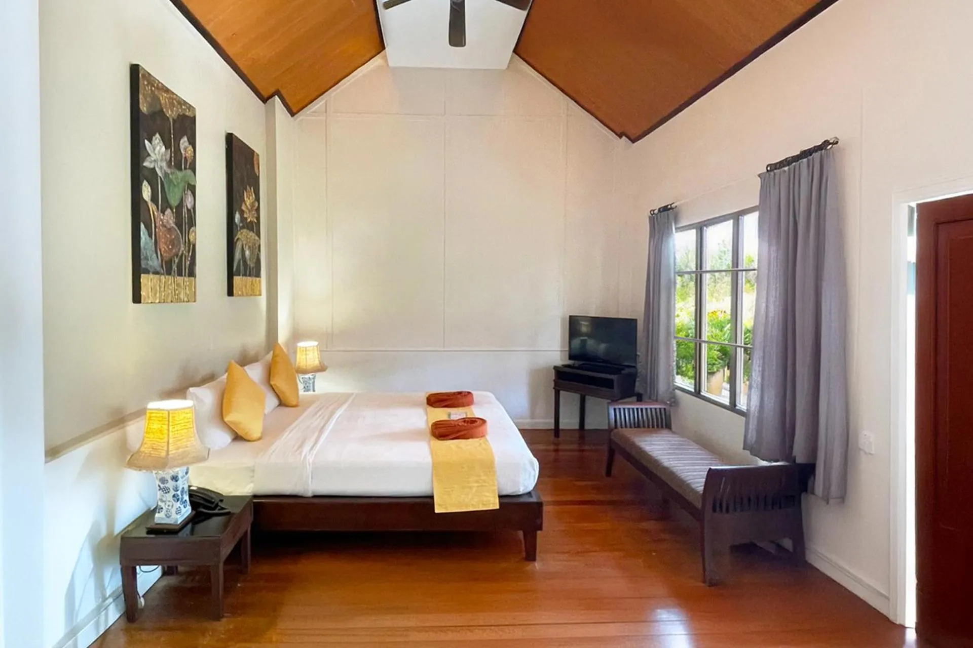 Bedroom, Bed in Pinnacle Samui Resort
