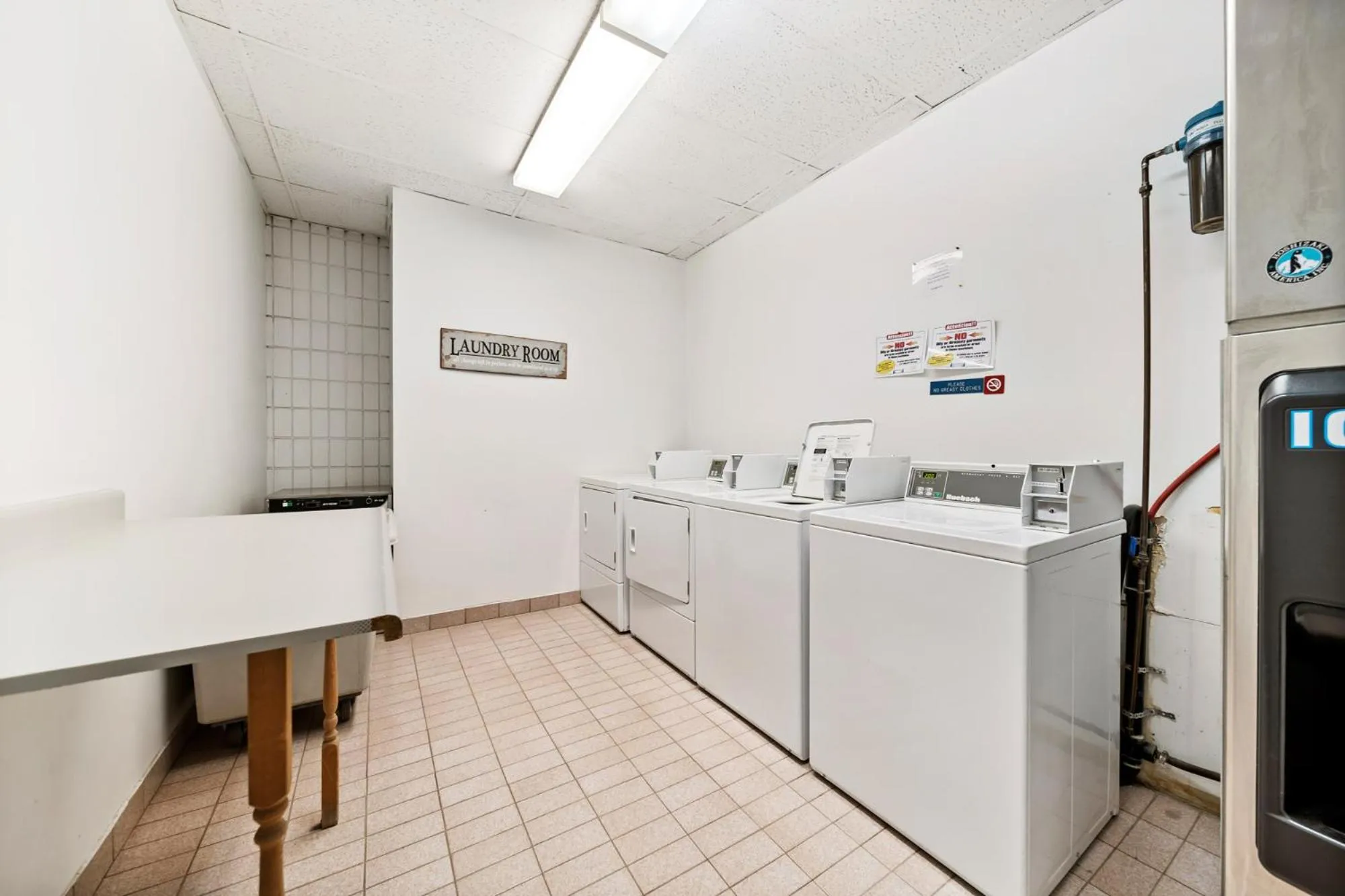 Guest House Inn & Suites