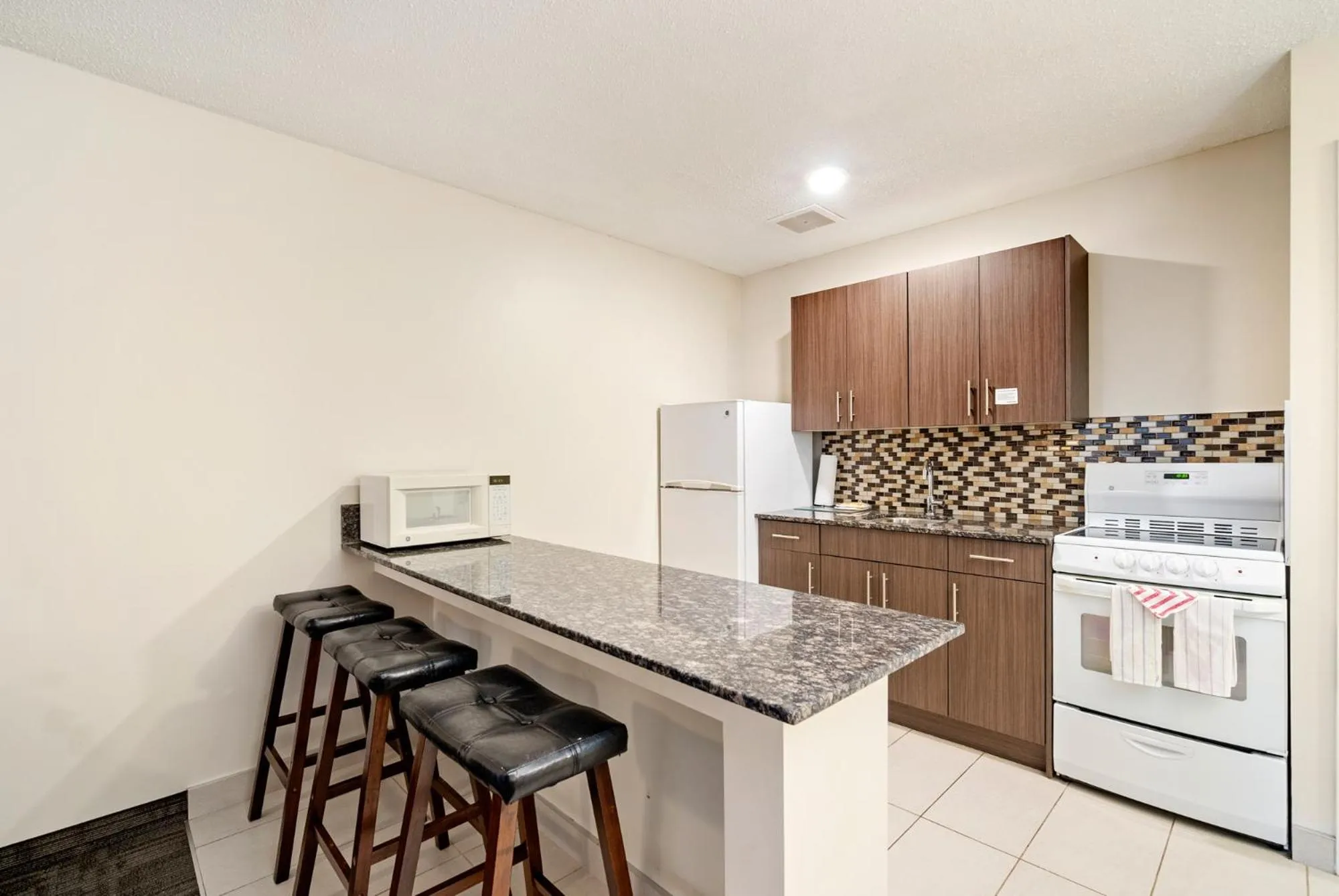 Guest House Inn & Suites