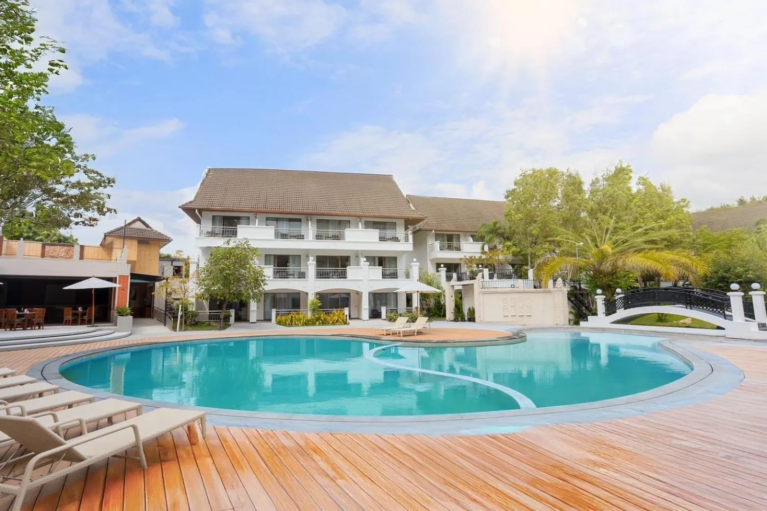 Swimming pool in Pinnacle Grand Jomtien Resort and Beach Club