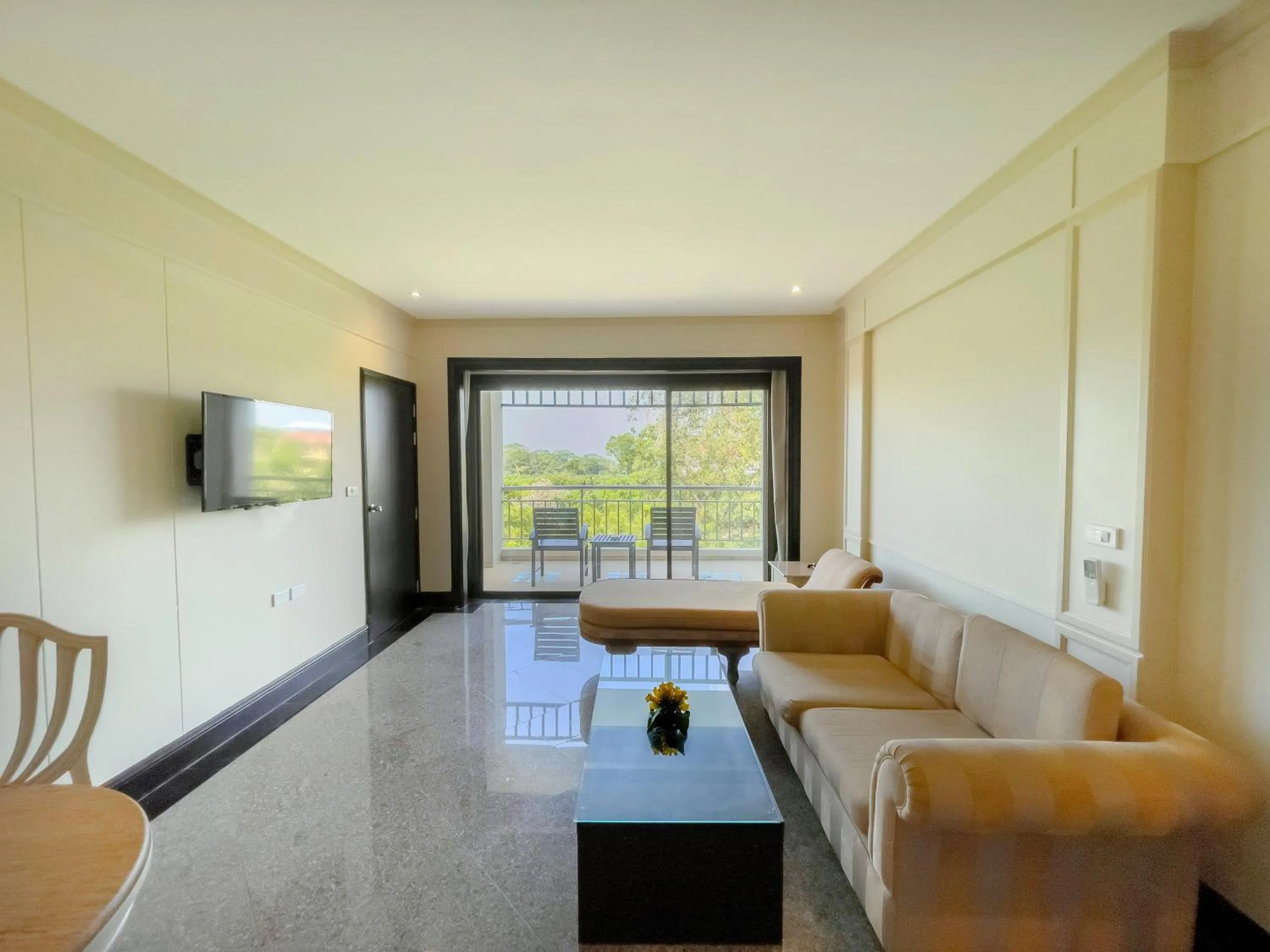 Living room in Pinnacle Grand Jomtien Resort and Beach Club