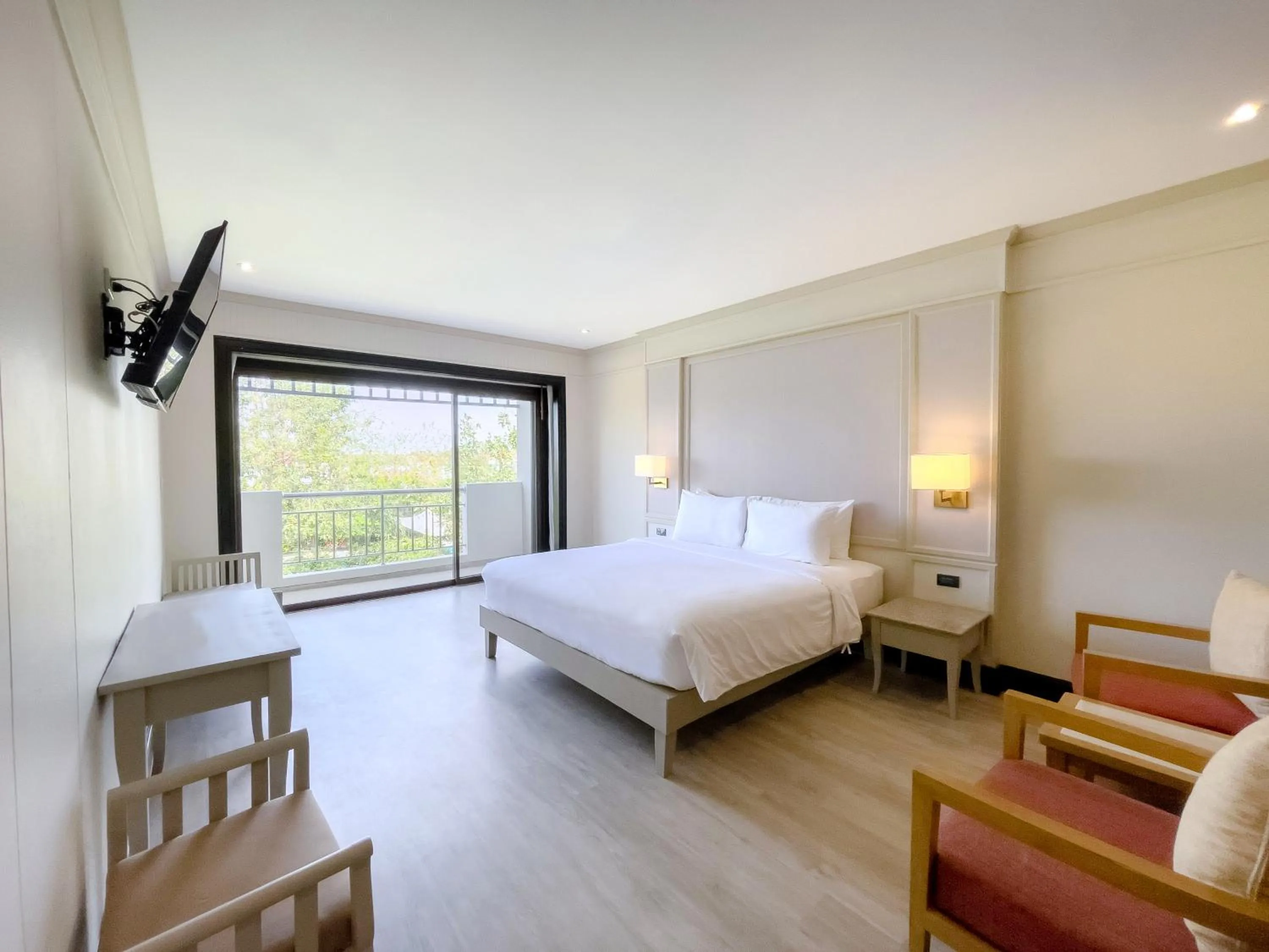 Bed in Pinnacle Grand Jomtien Resort and Beach Club