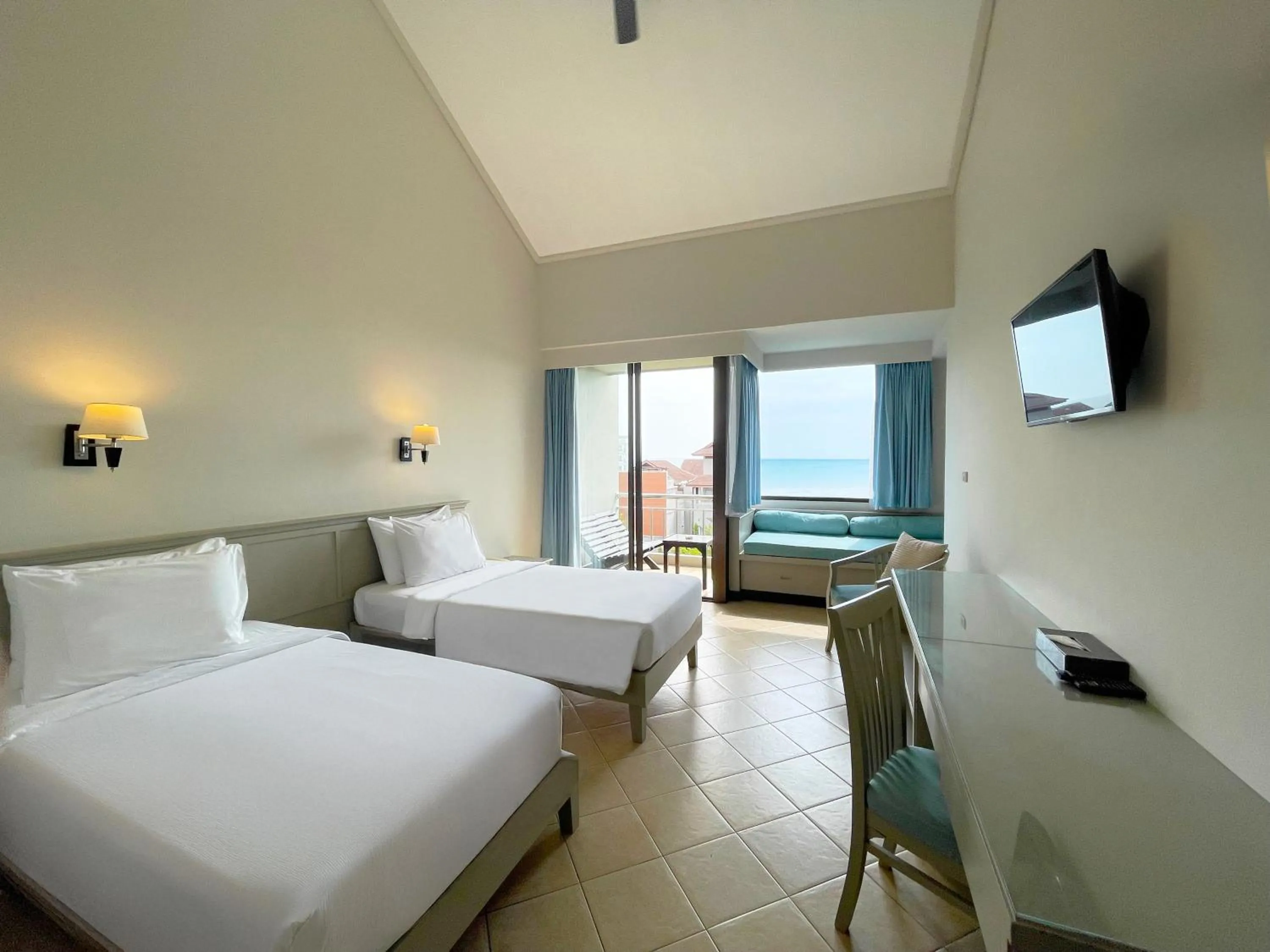 Bed in Pinnacle Grand Jomtien Resort and Beach Club