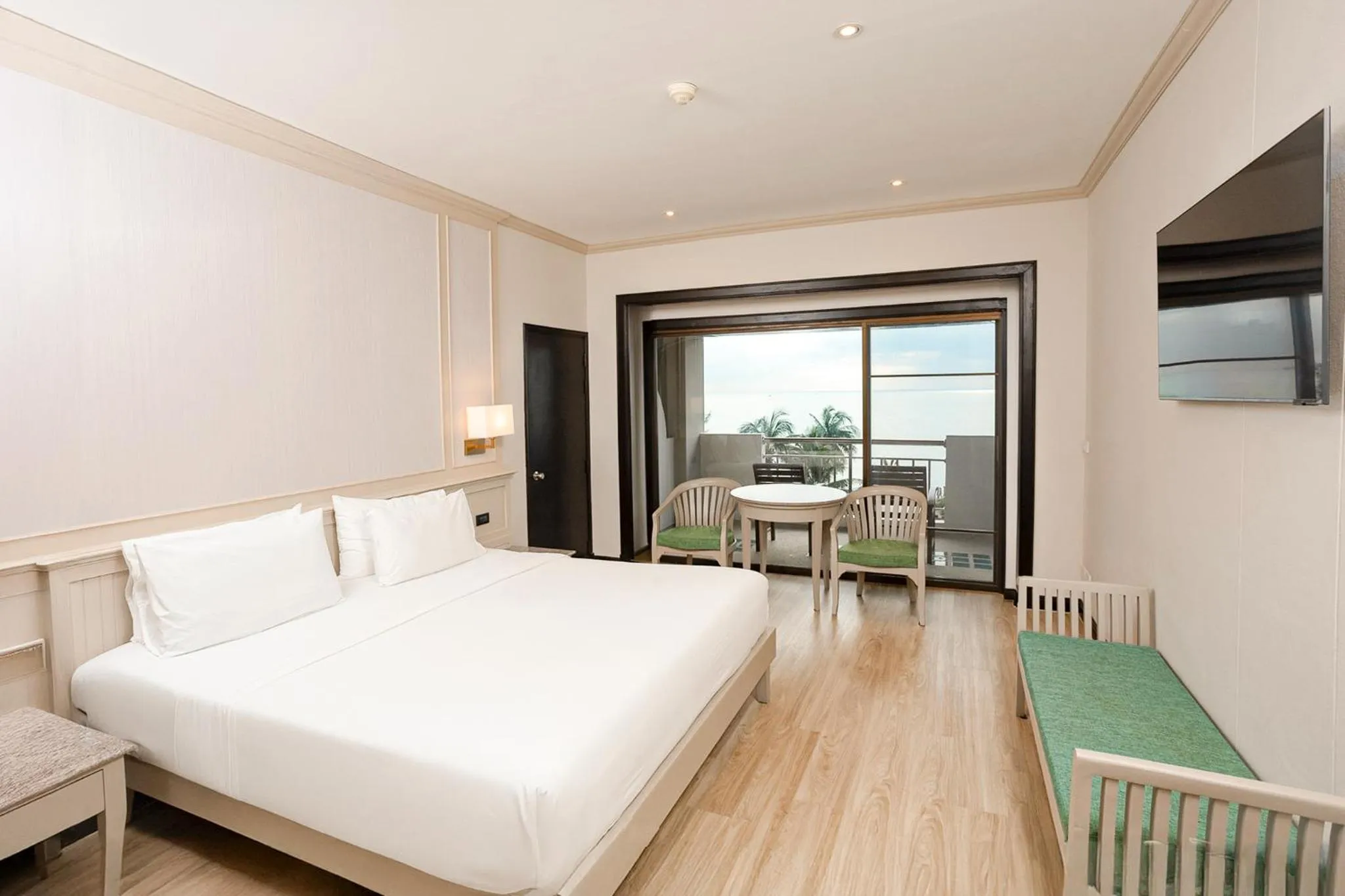 Bedroom, Bed in Pinnacle Grand Jomtien Resort and Beach Club
