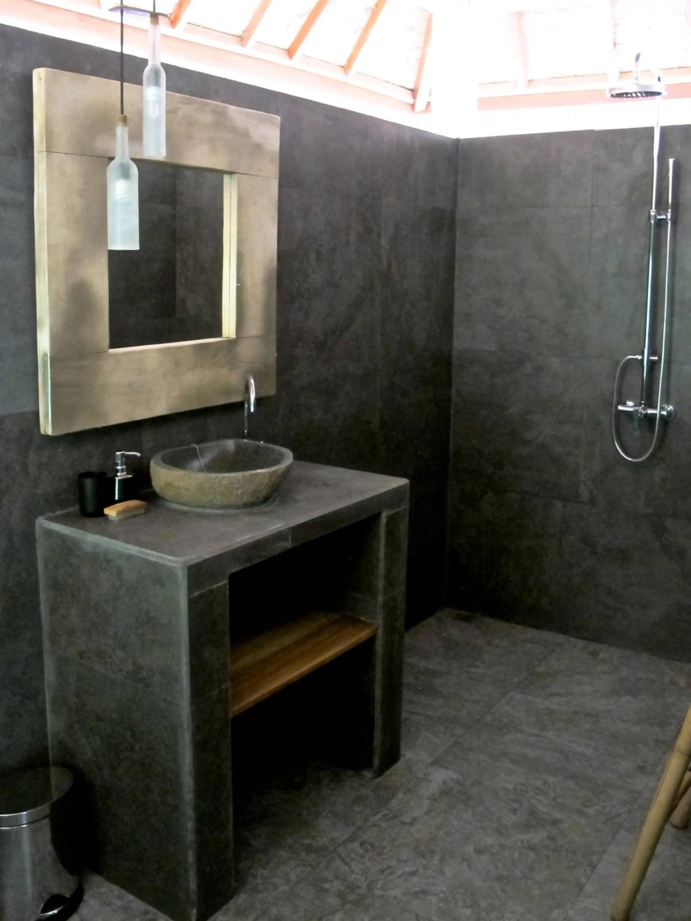 Shower in Breathe Villa Meno