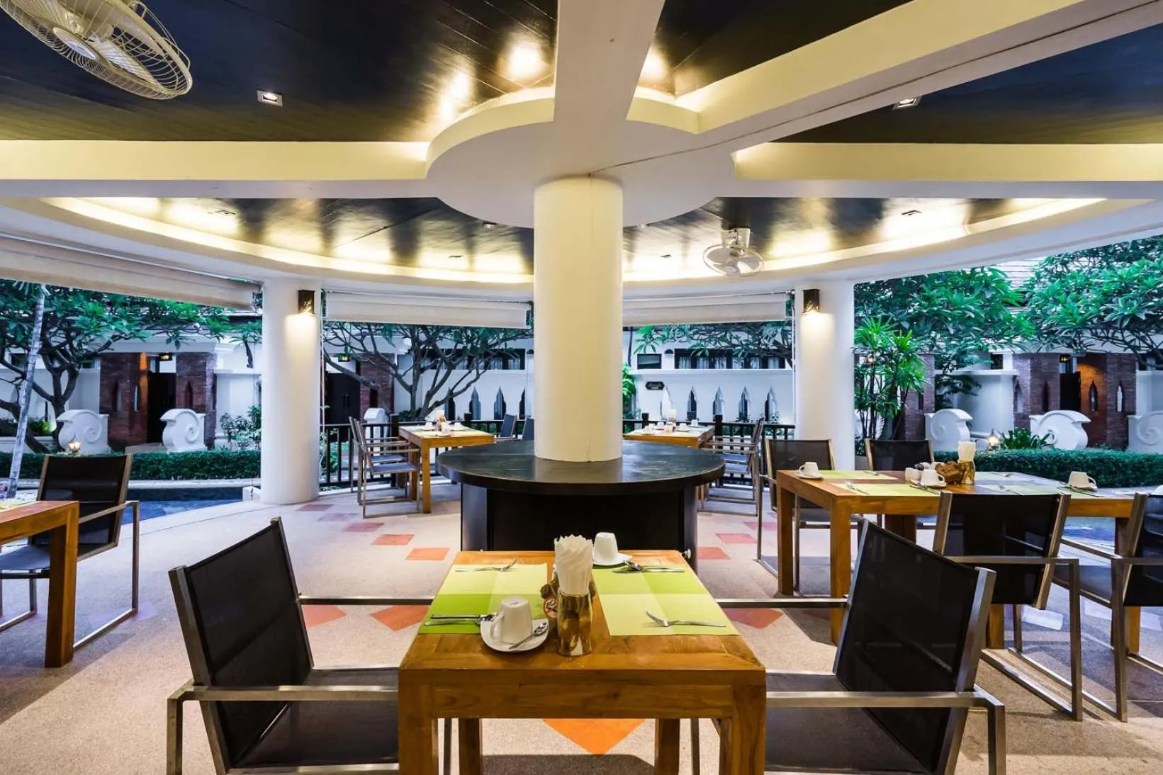 Restaurant/places to eat in Dara Samui Beach Resort Adults Only, Chaweng