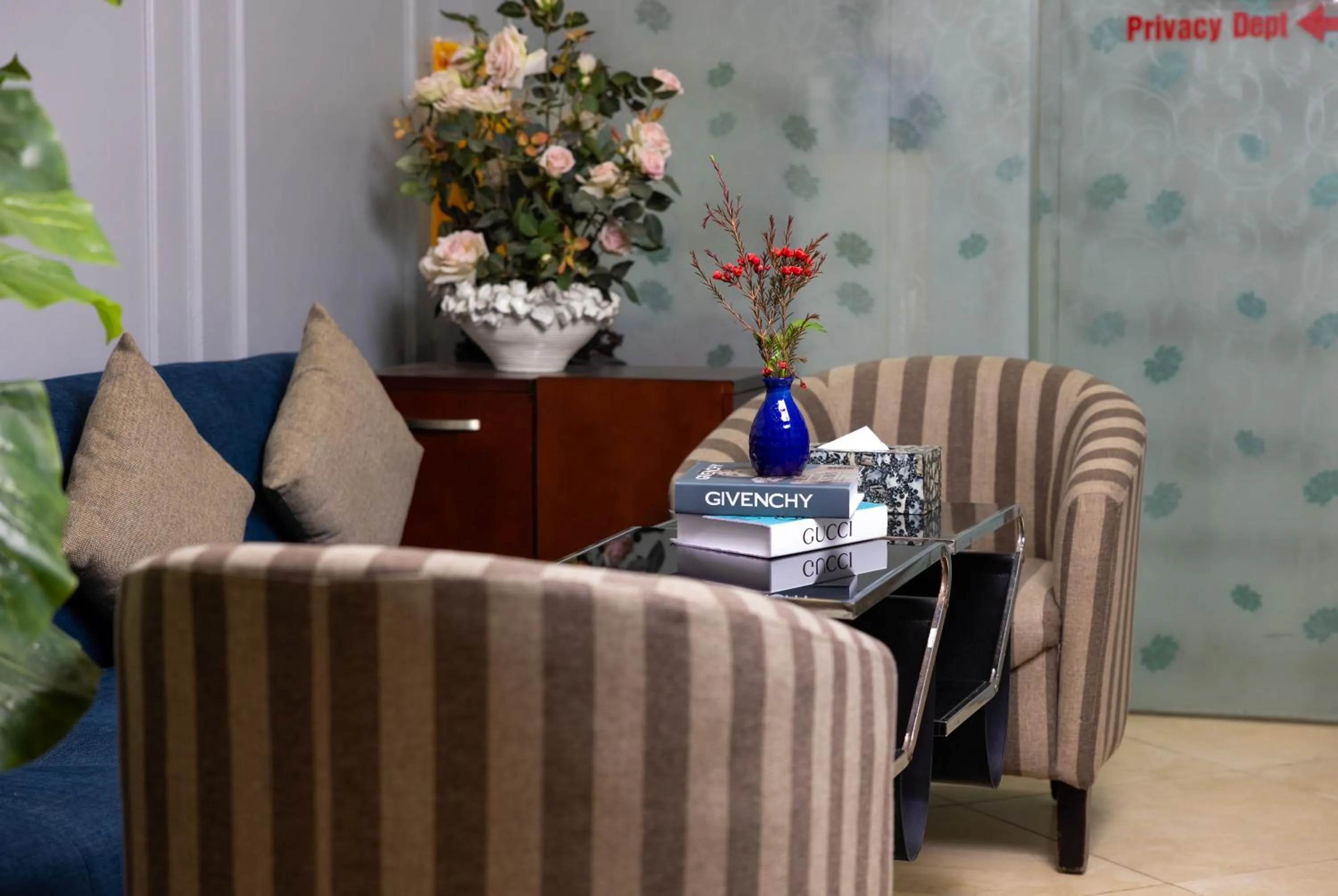 Seating area in Bella Rosa Hotel & Travel