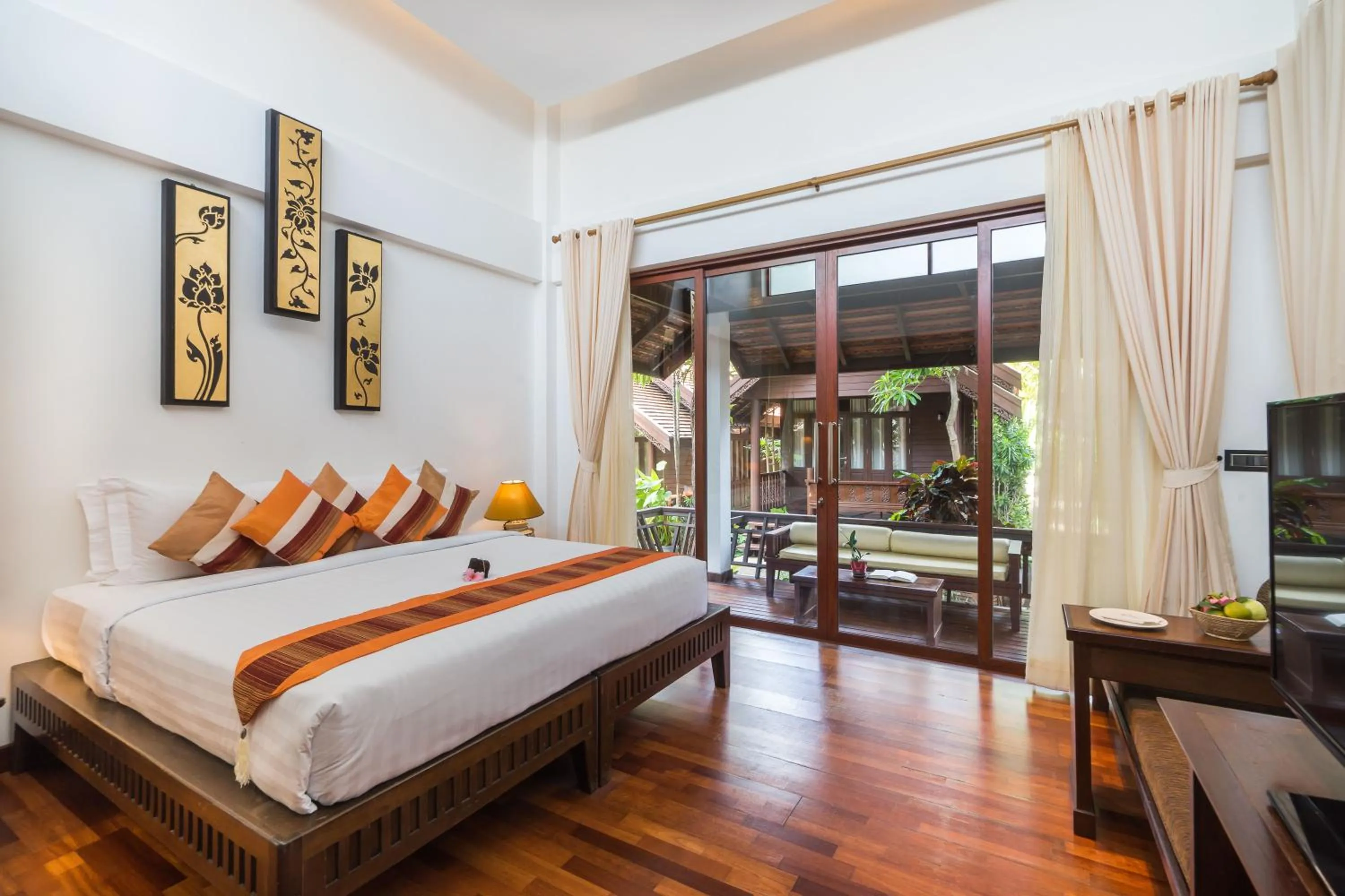 Bed in Samui Paradise Chaweng Beach Resort