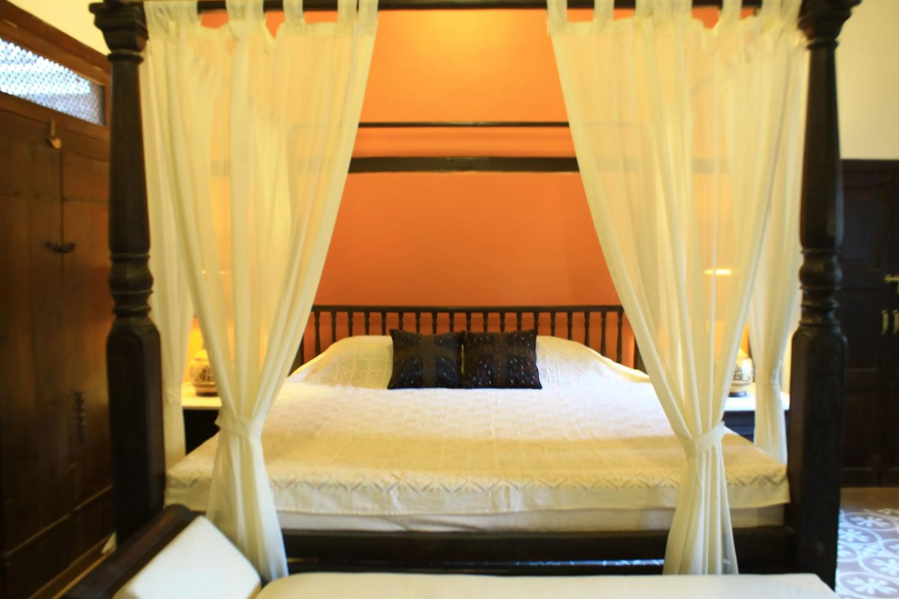 Bed in Deewanji Ni Haveli