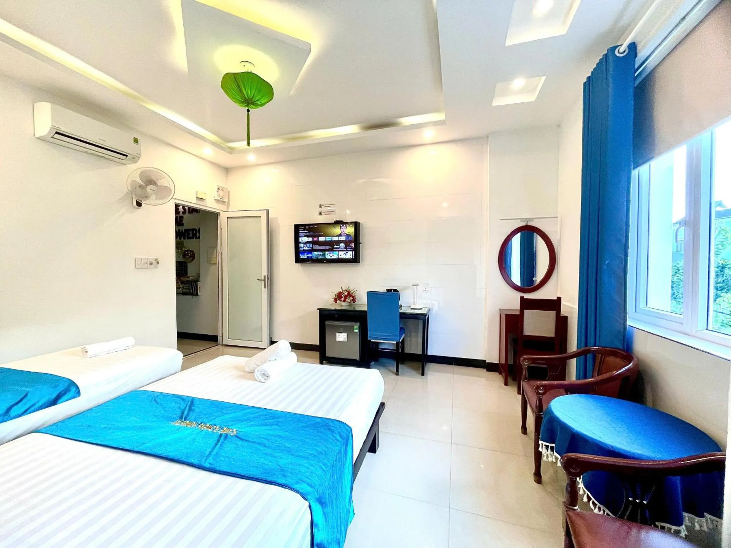 Photo of the whole room, Bed in Flame Flowers Homestay