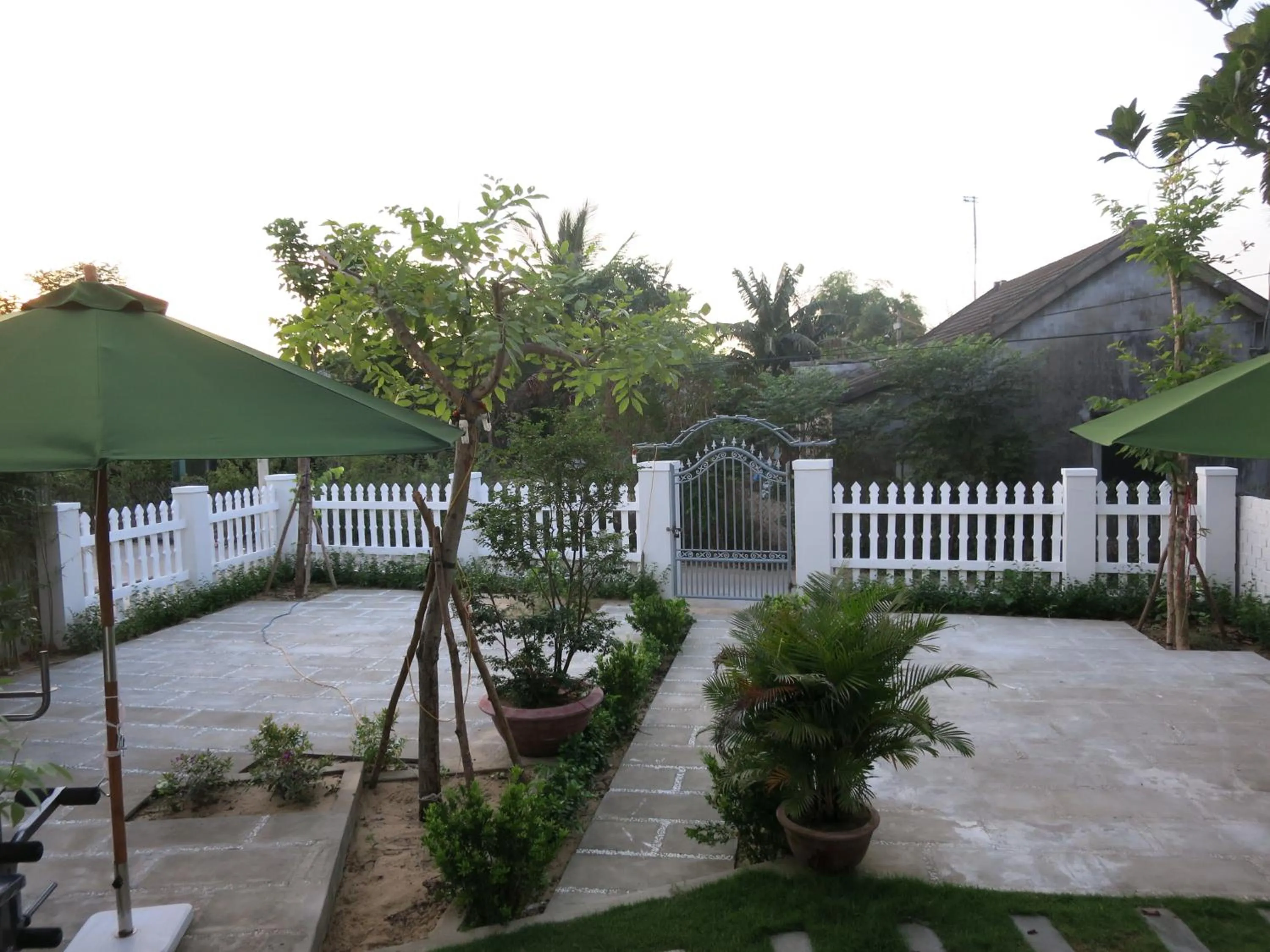 Property building in Flame Flowers Homestay