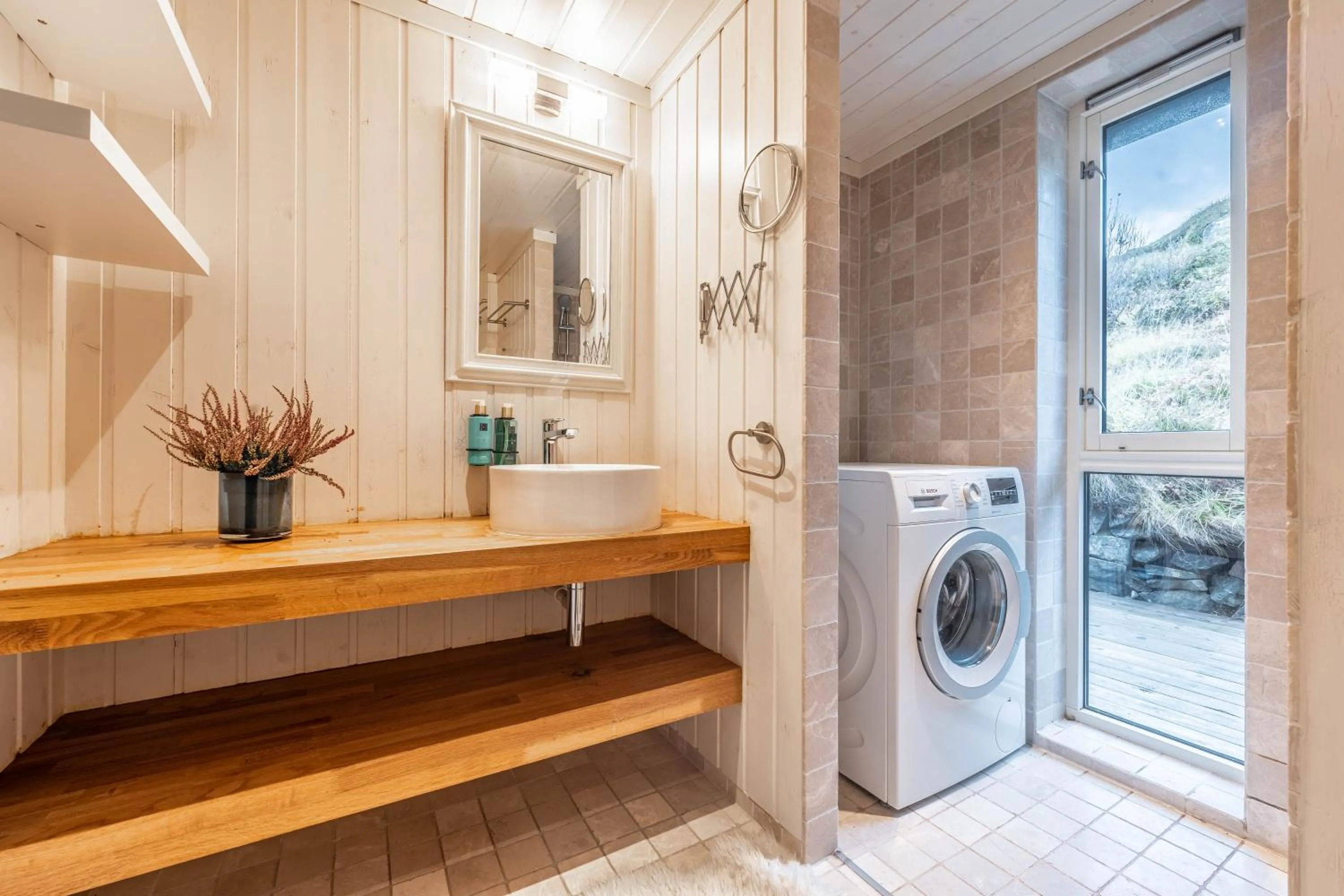 Bathroom in Lofoten Links Lodges