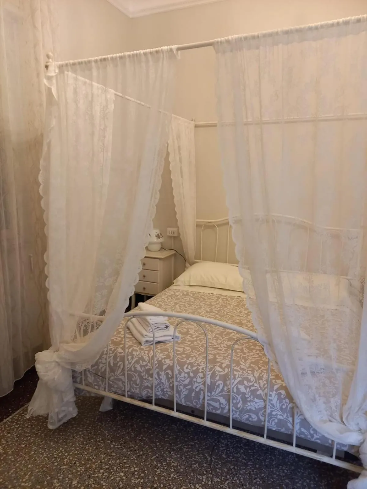 Bedroom, Bed in Villa Catelli