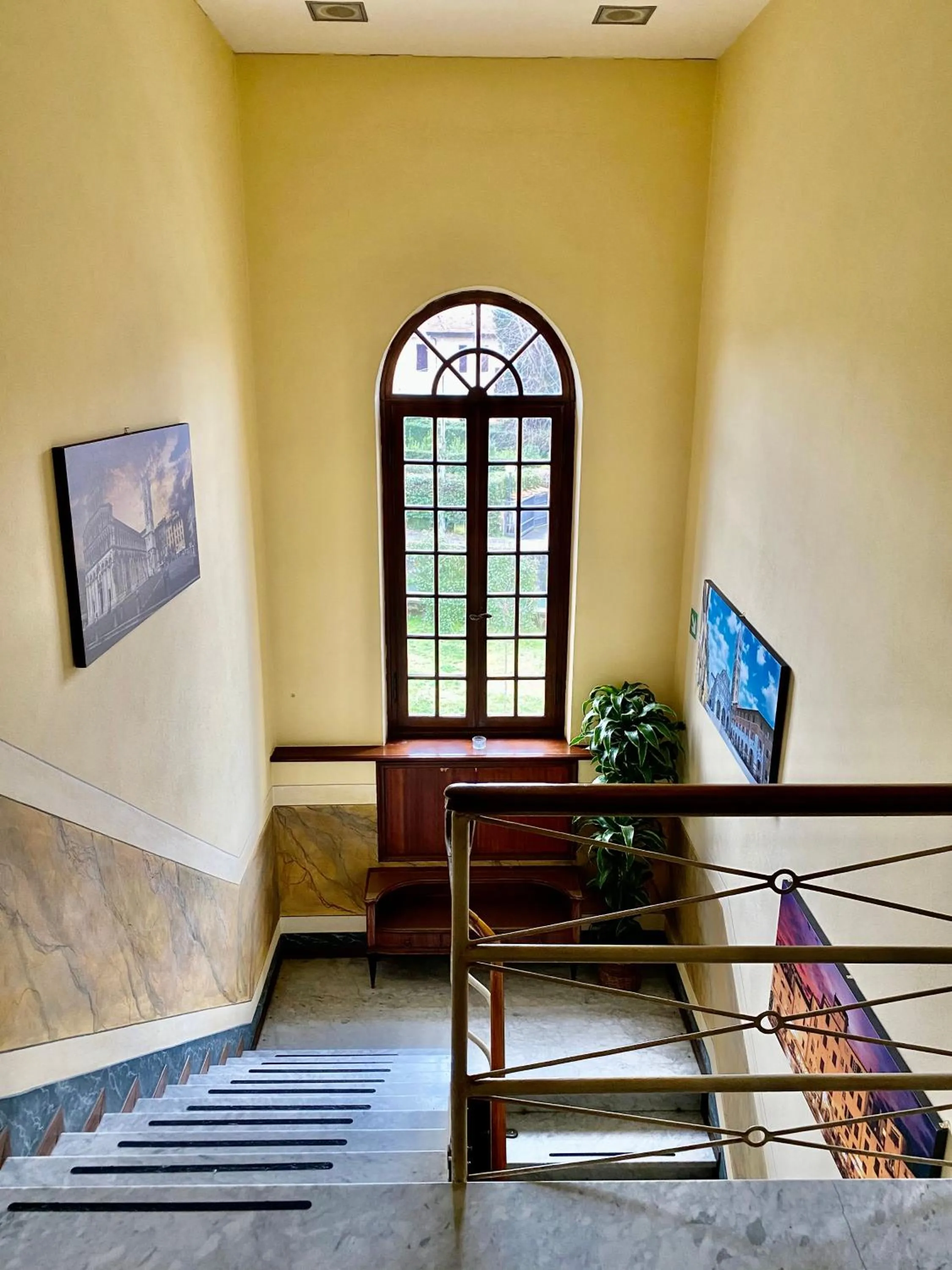 Decorative detail, Bed in Villa Catelli
