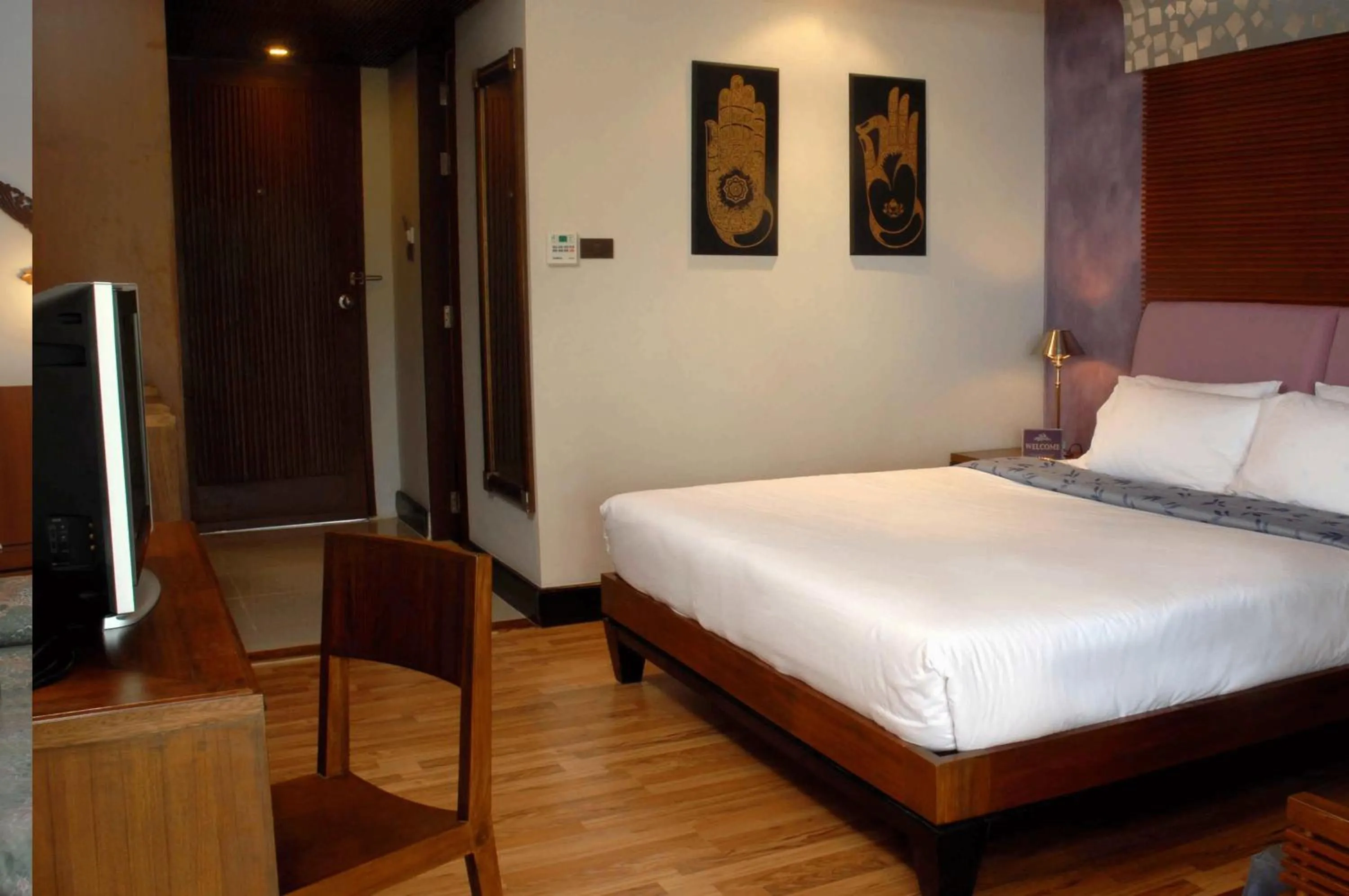 Photo of the whole room, Bed in Weekender Resort