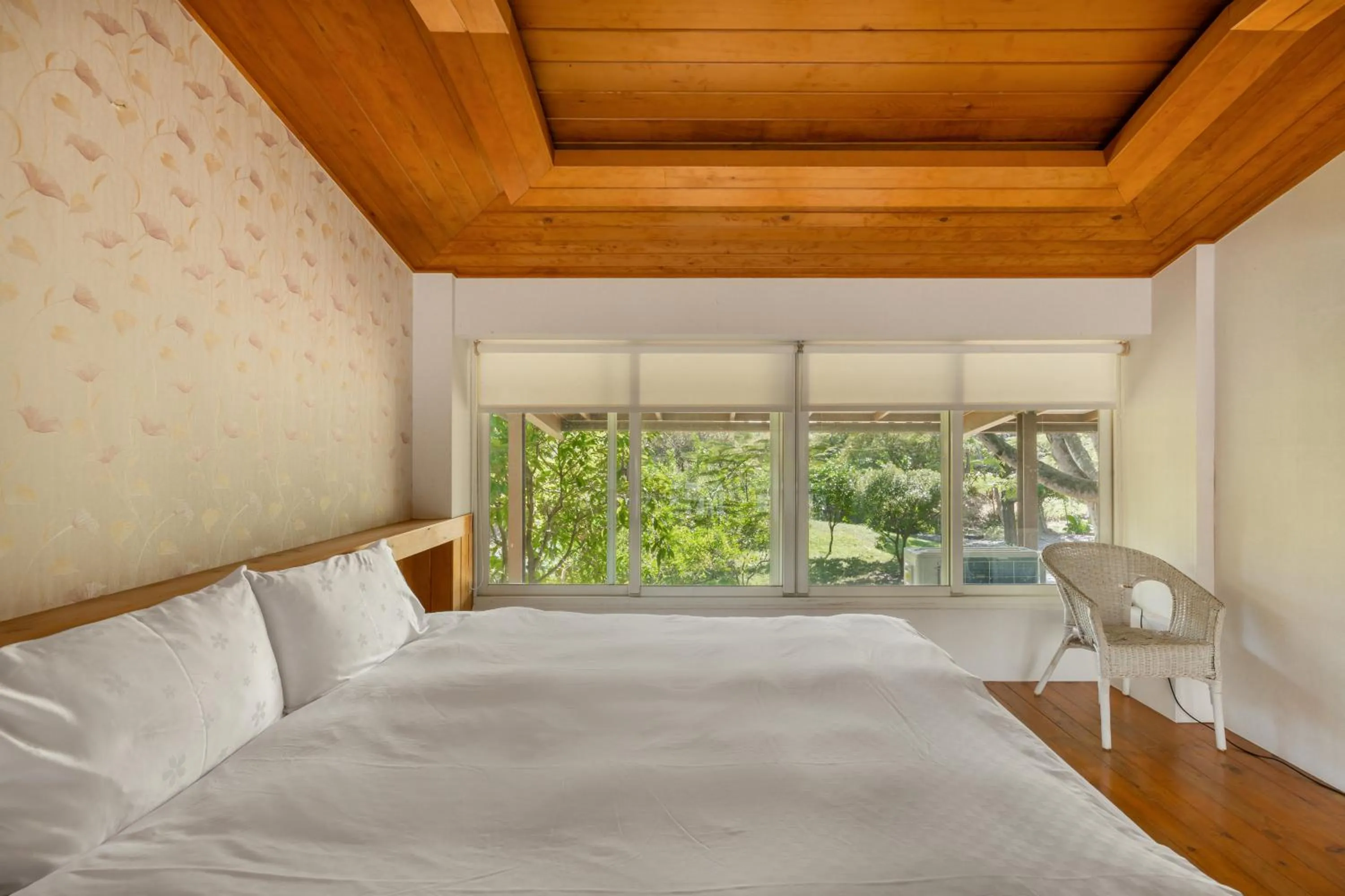 Photo of the whole room, Bed in Green Forest Villa