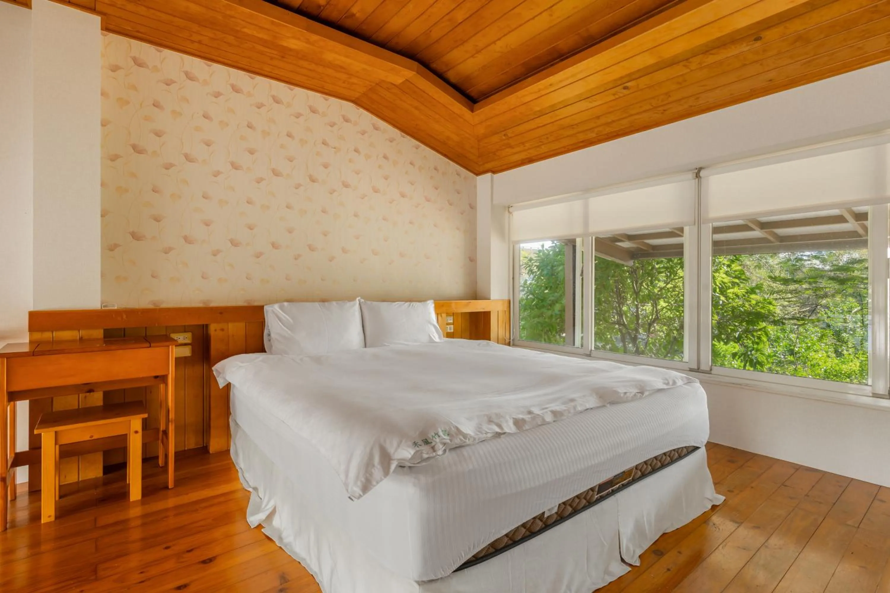 Photo of the whole room, Bed in Green Forest Villa