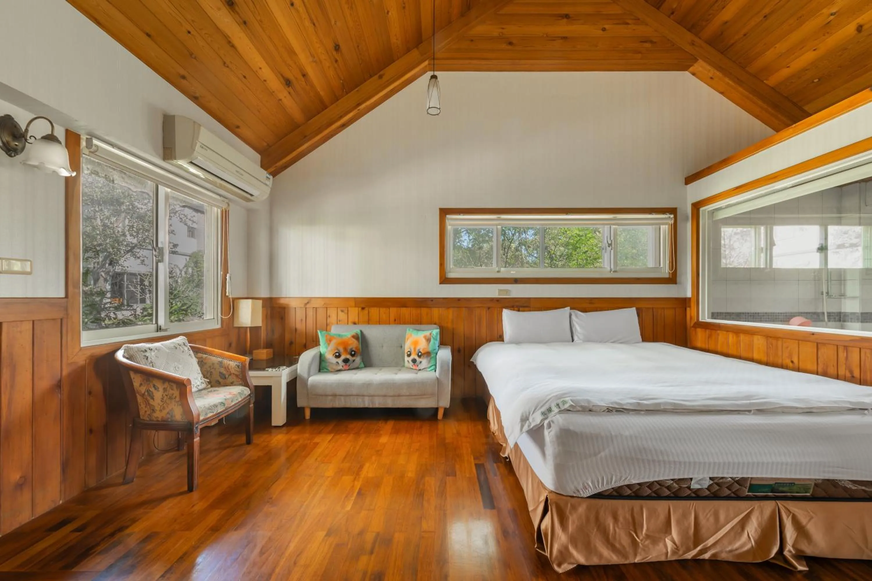 Photo of the whole room, Bed in Green Forest Villa