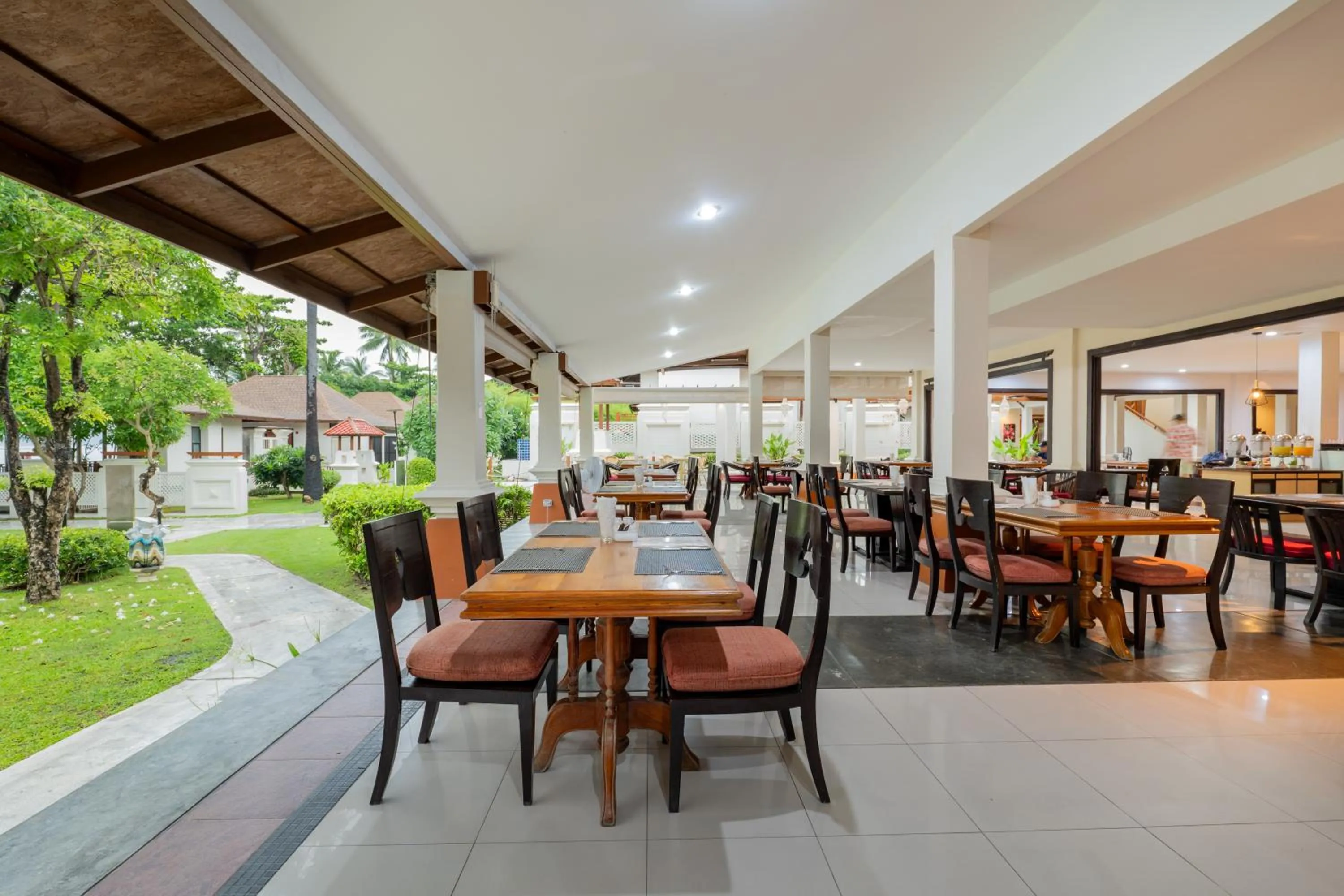 Restaurant/places to eat in The Briza Beach Resort, Samui - SHA Plus