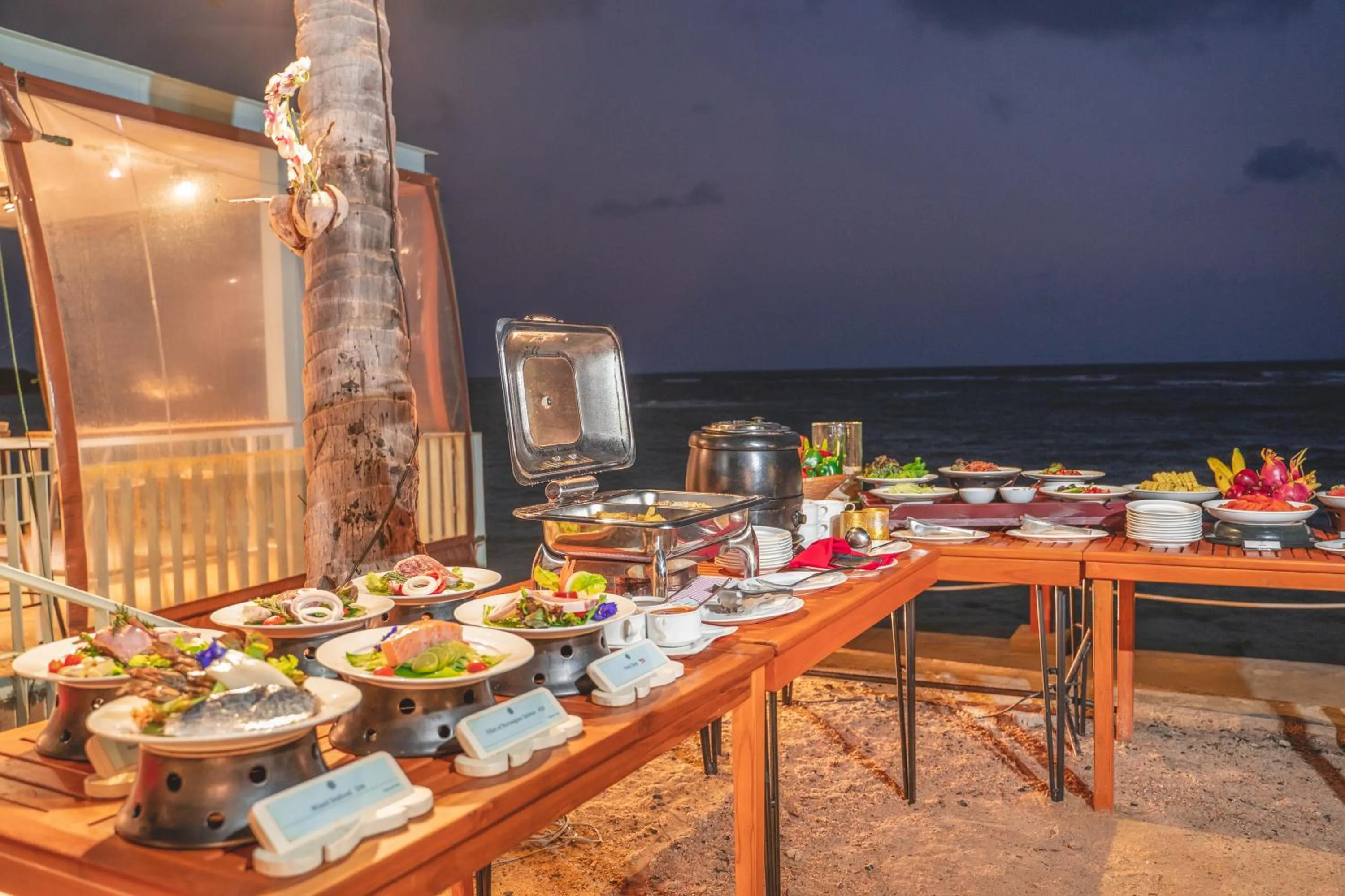 Restaurant/places to eat in The Briza Beach Resort, Samui - SHA Plus