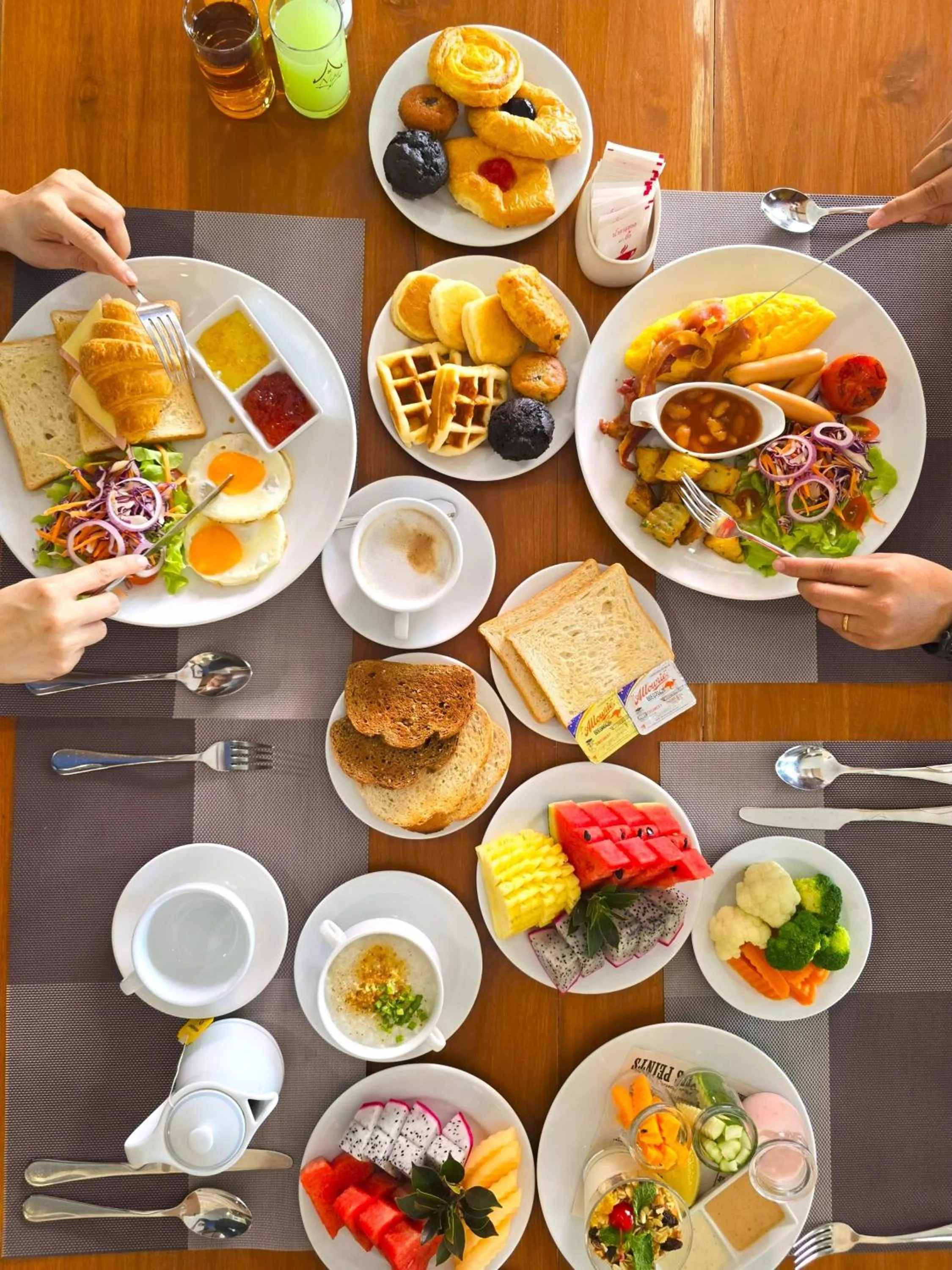 Restaurant/places to eat in Nipa Resort, Patong Beach