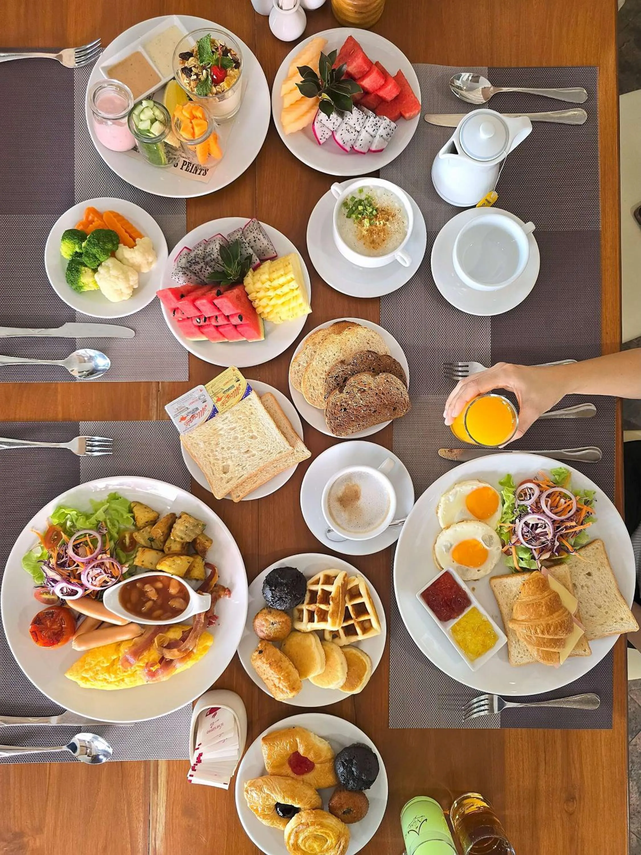 Restaurant/places to eat in Nipa Resort, Patong Beach