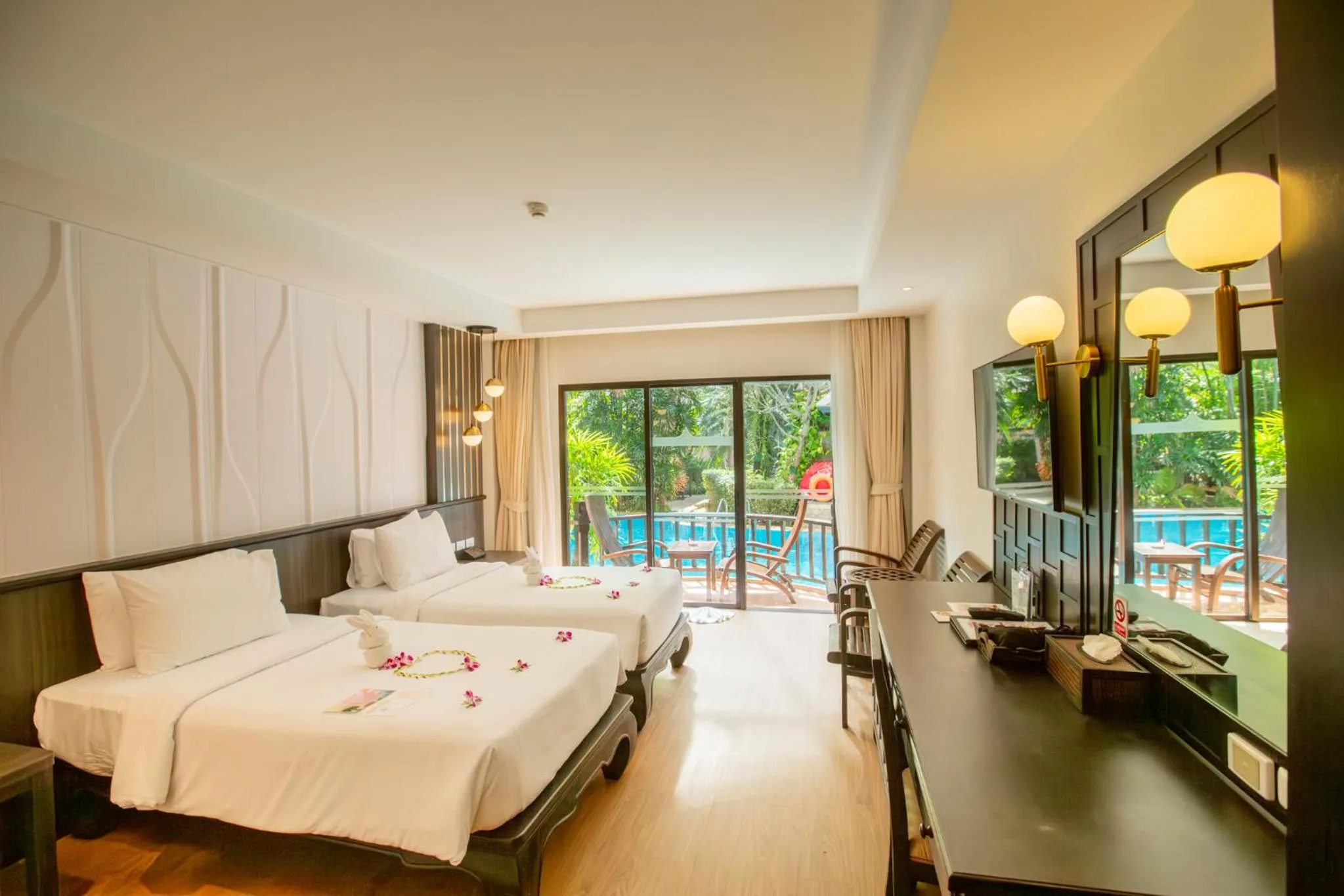 Photo of the whole room, Bed in Nipa Resort, Patong Beach