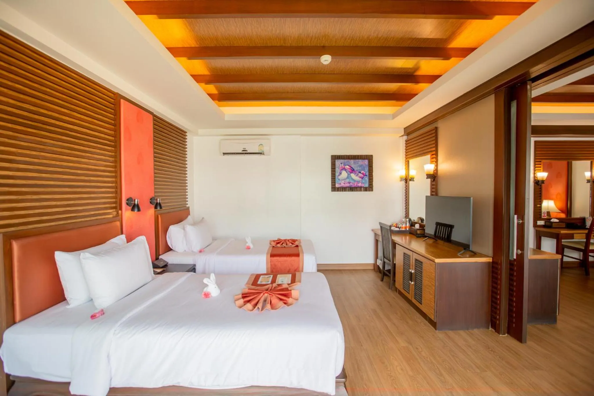 Photo of the whole room, Bed in Nipa Resort, Patong Beach