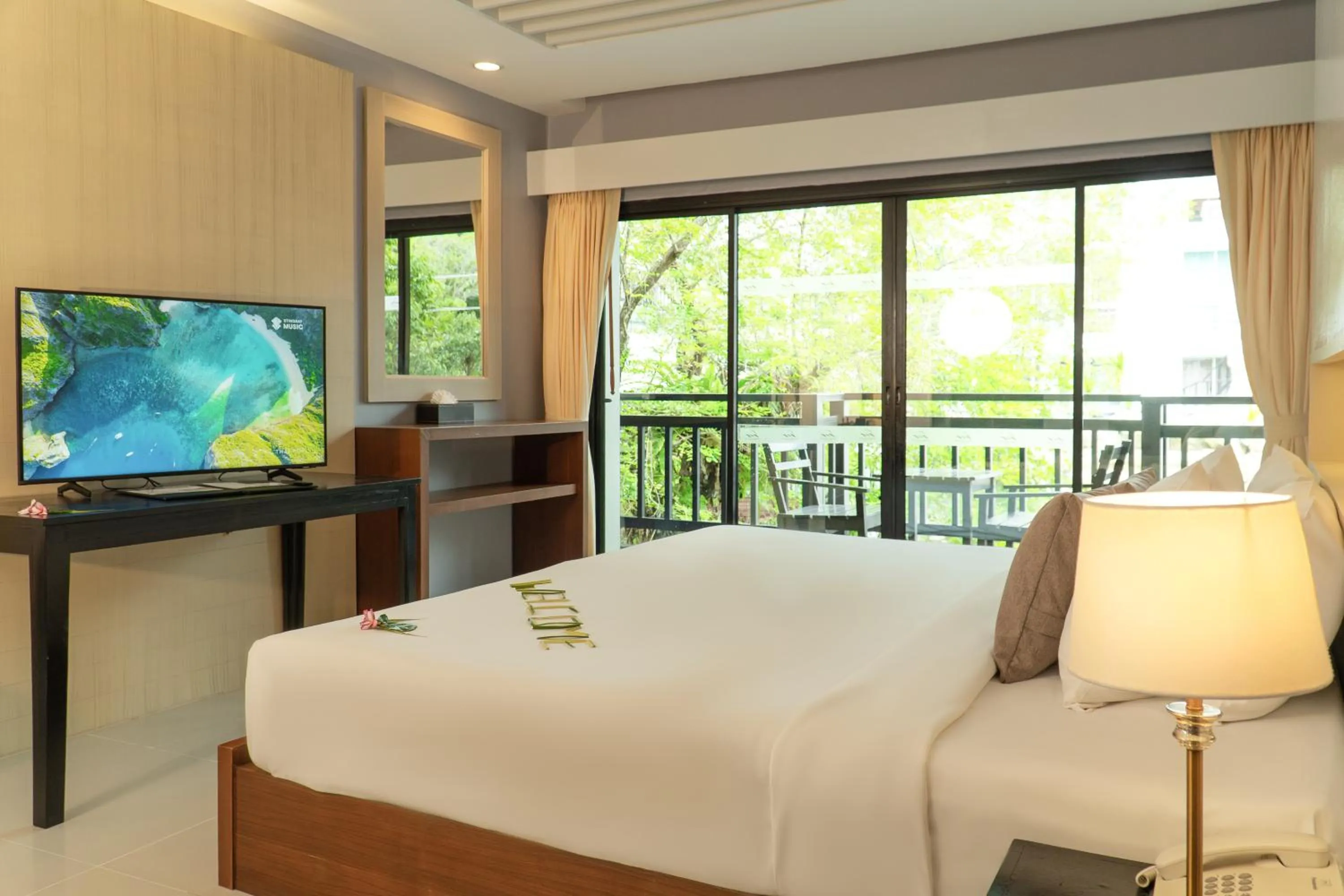 Bed in Phuvaree Resort