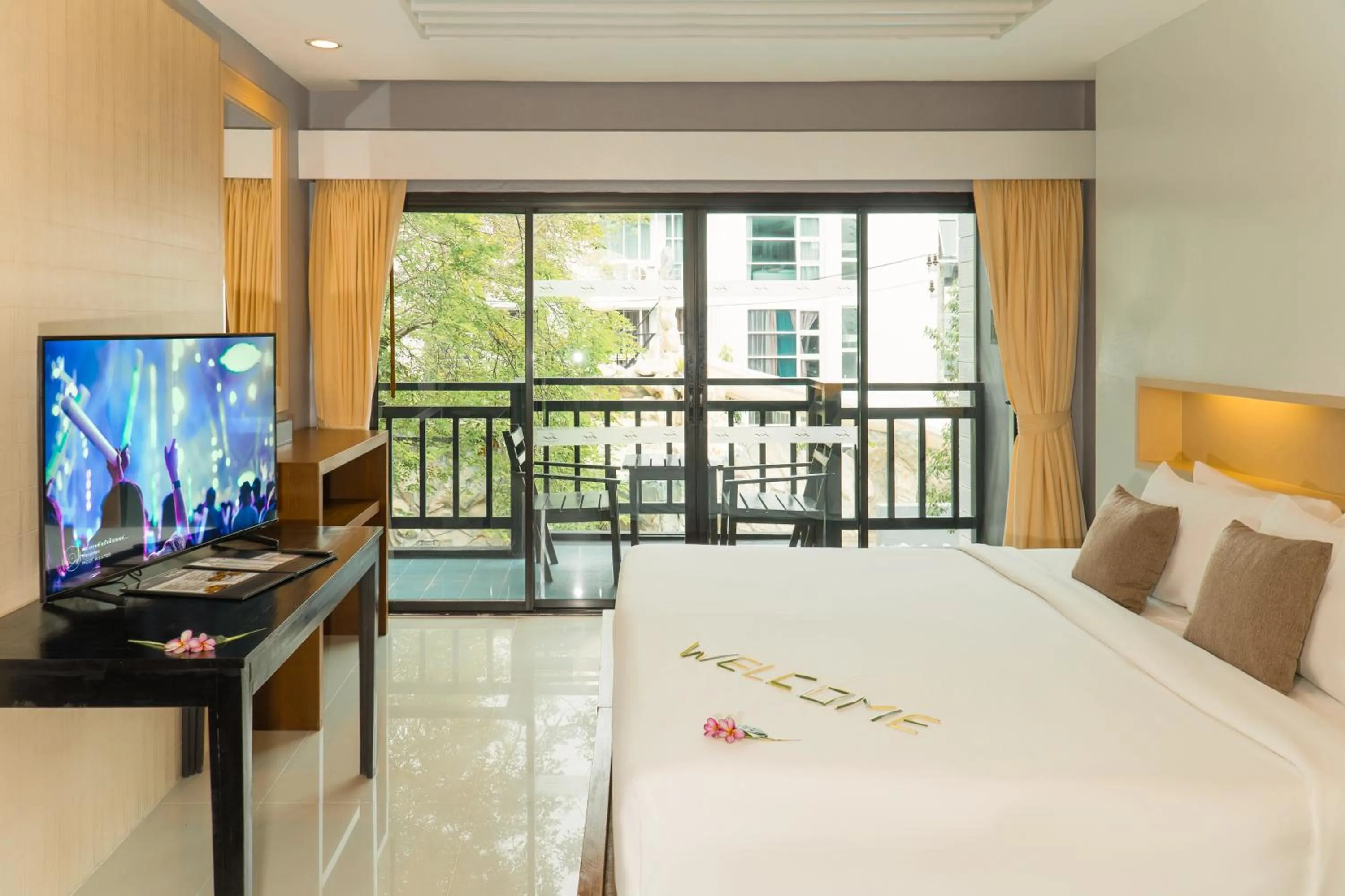 Bed in Phuvaree Resort