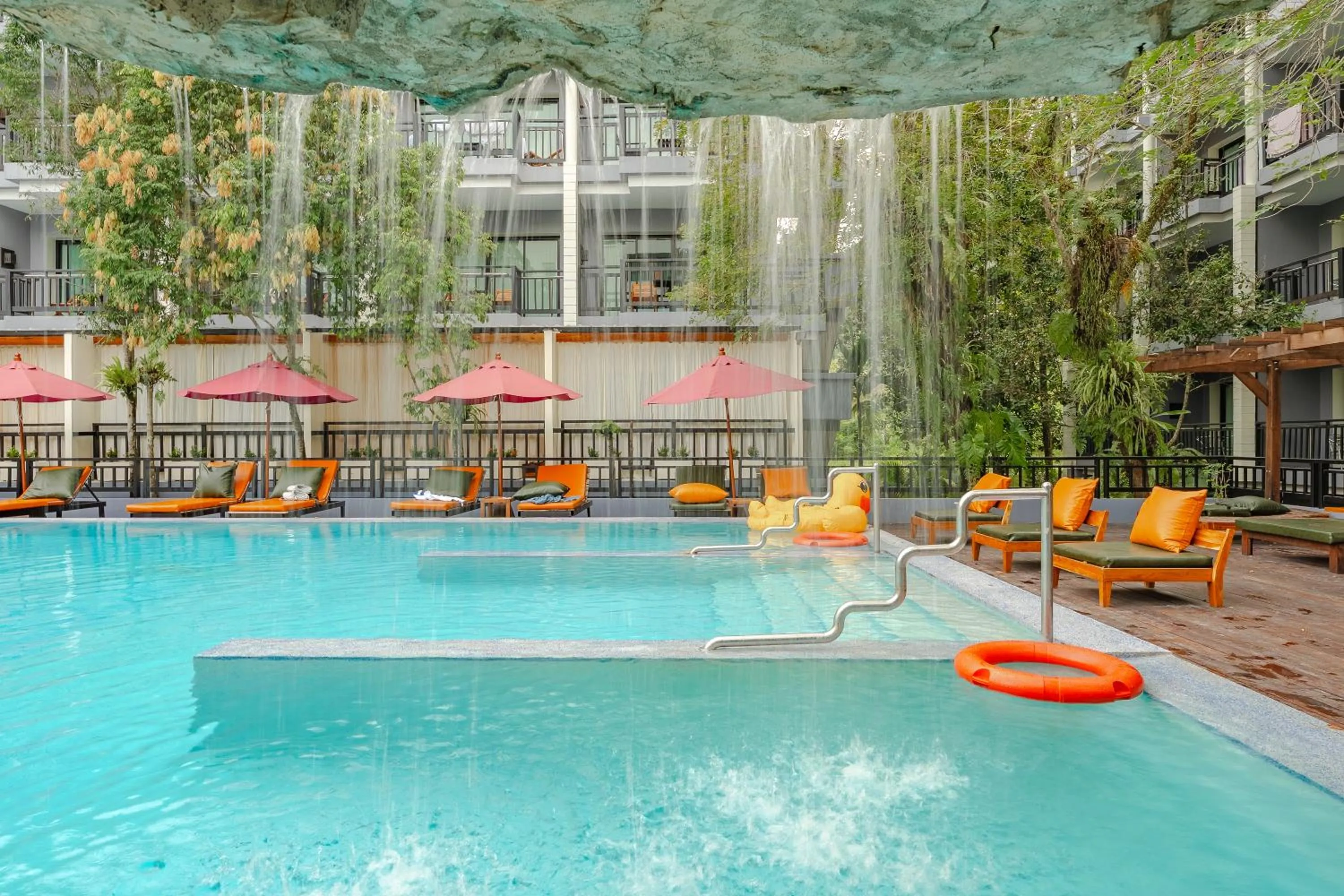 Swimming pool in Phuvaree Resort