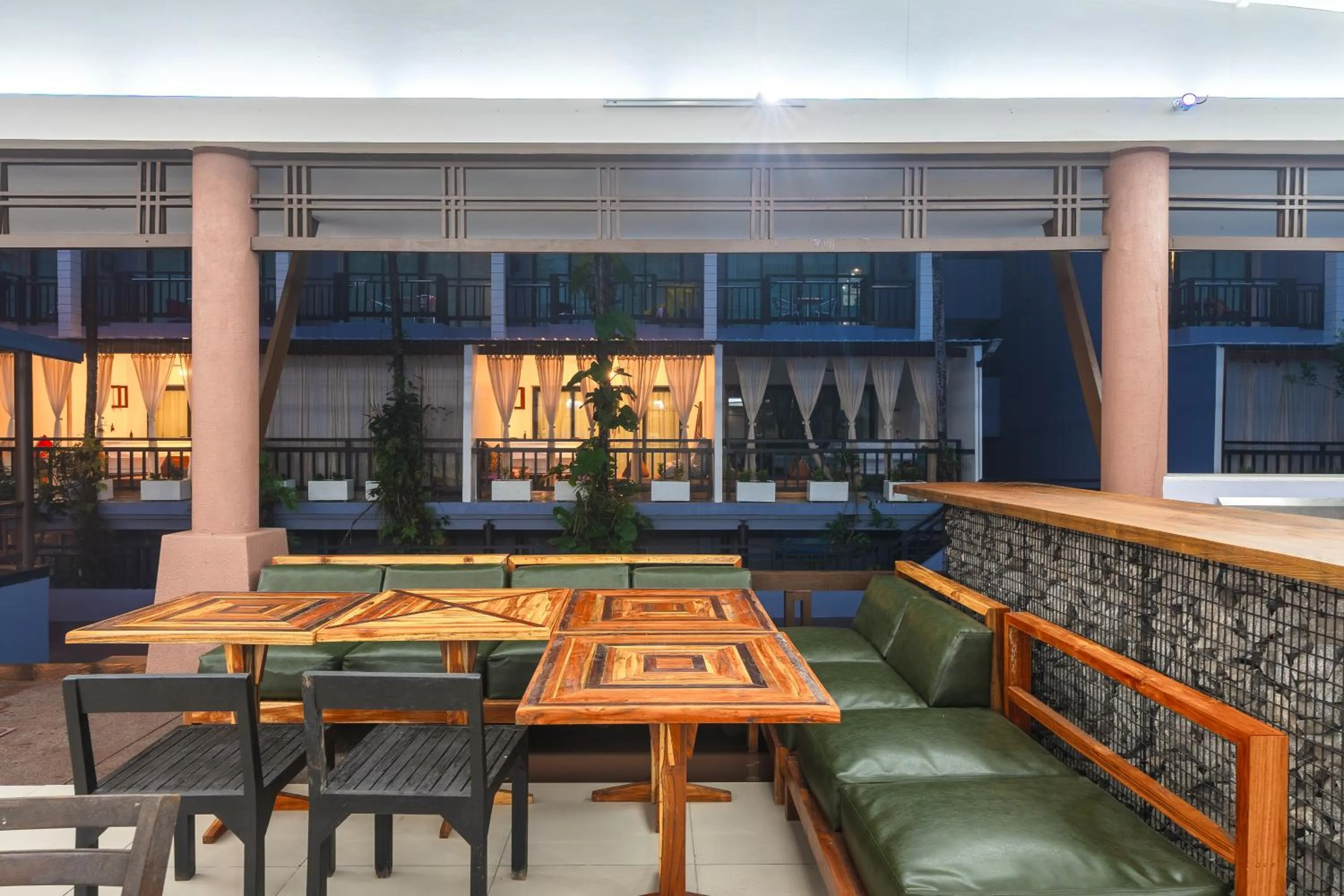 Restaurant/places to eat in Phuvaree Resort