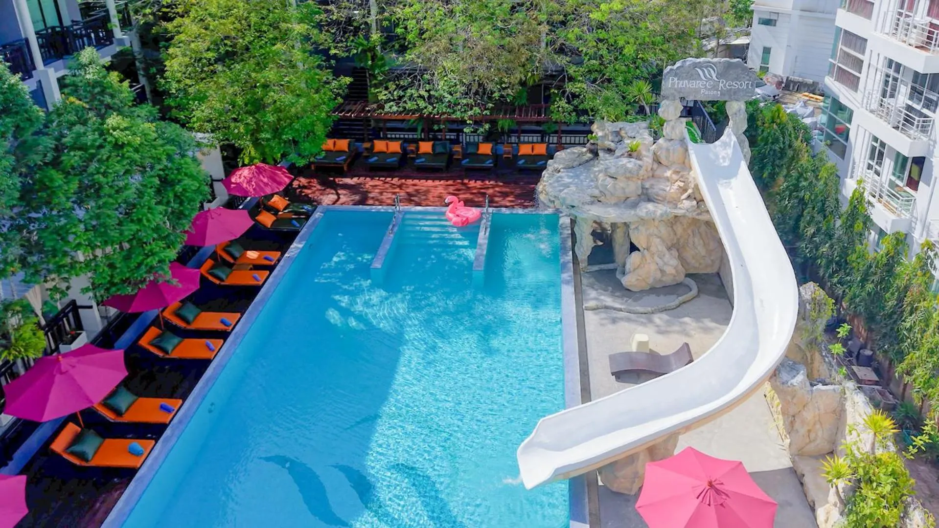 Swimming pool in Phuvaree Resort