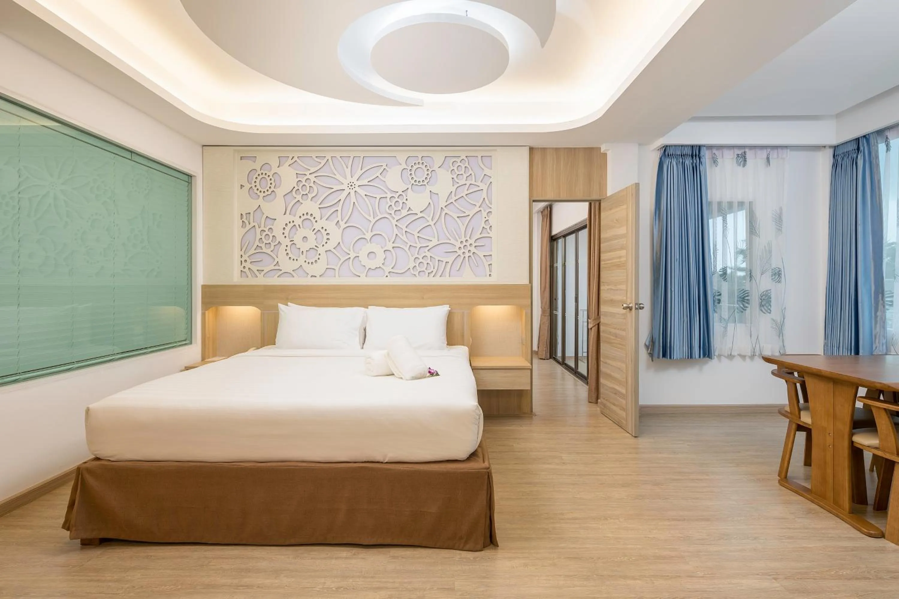 Photo of the whole room, Bed in Chaba Cabana Beach Resort