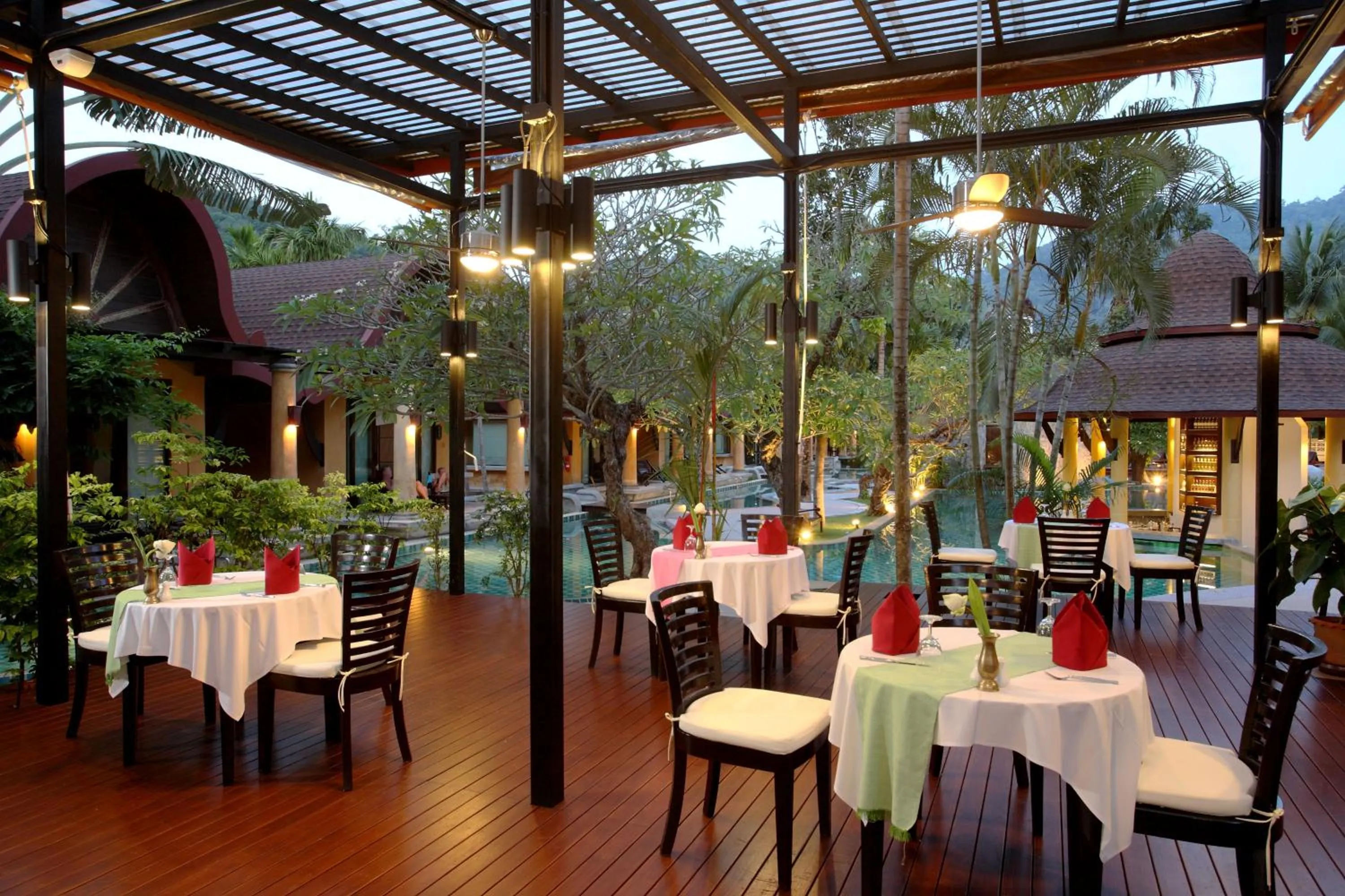Restaurant/places to eat in The Village Resort - SHA Plus