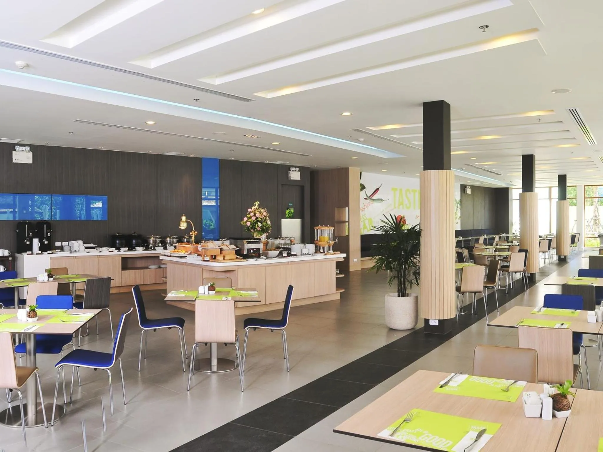 Restaurant/places to eat in Ibis Phuket Kata
