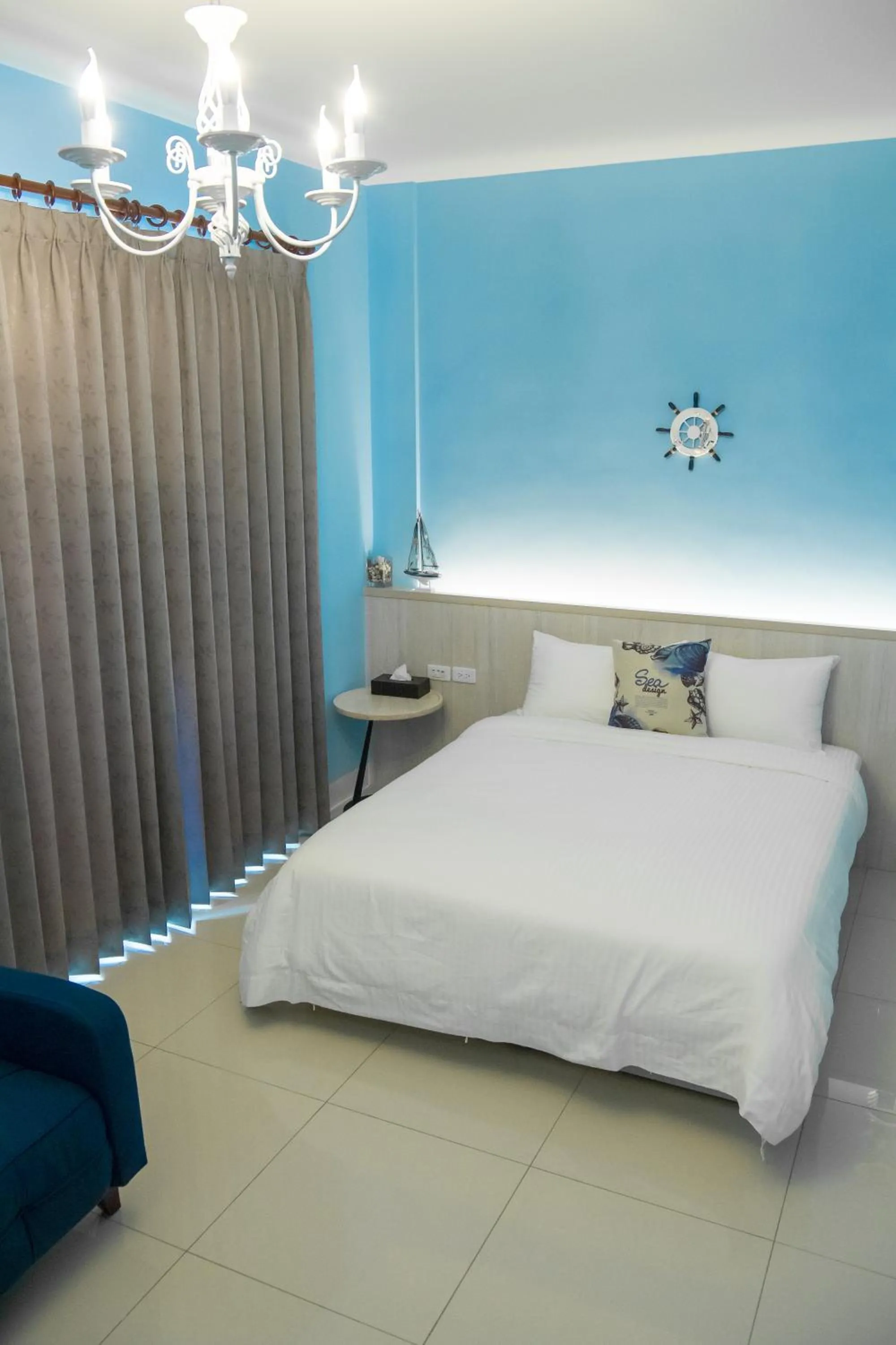 Photo of the whole room, Bed in Mysig