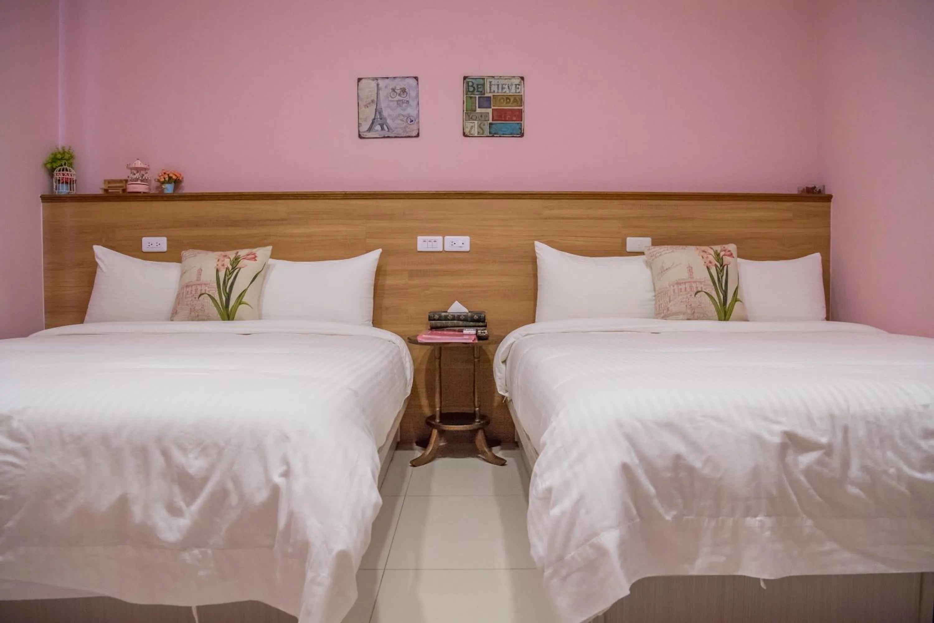 Photo of the whole room, Bed in Mysig