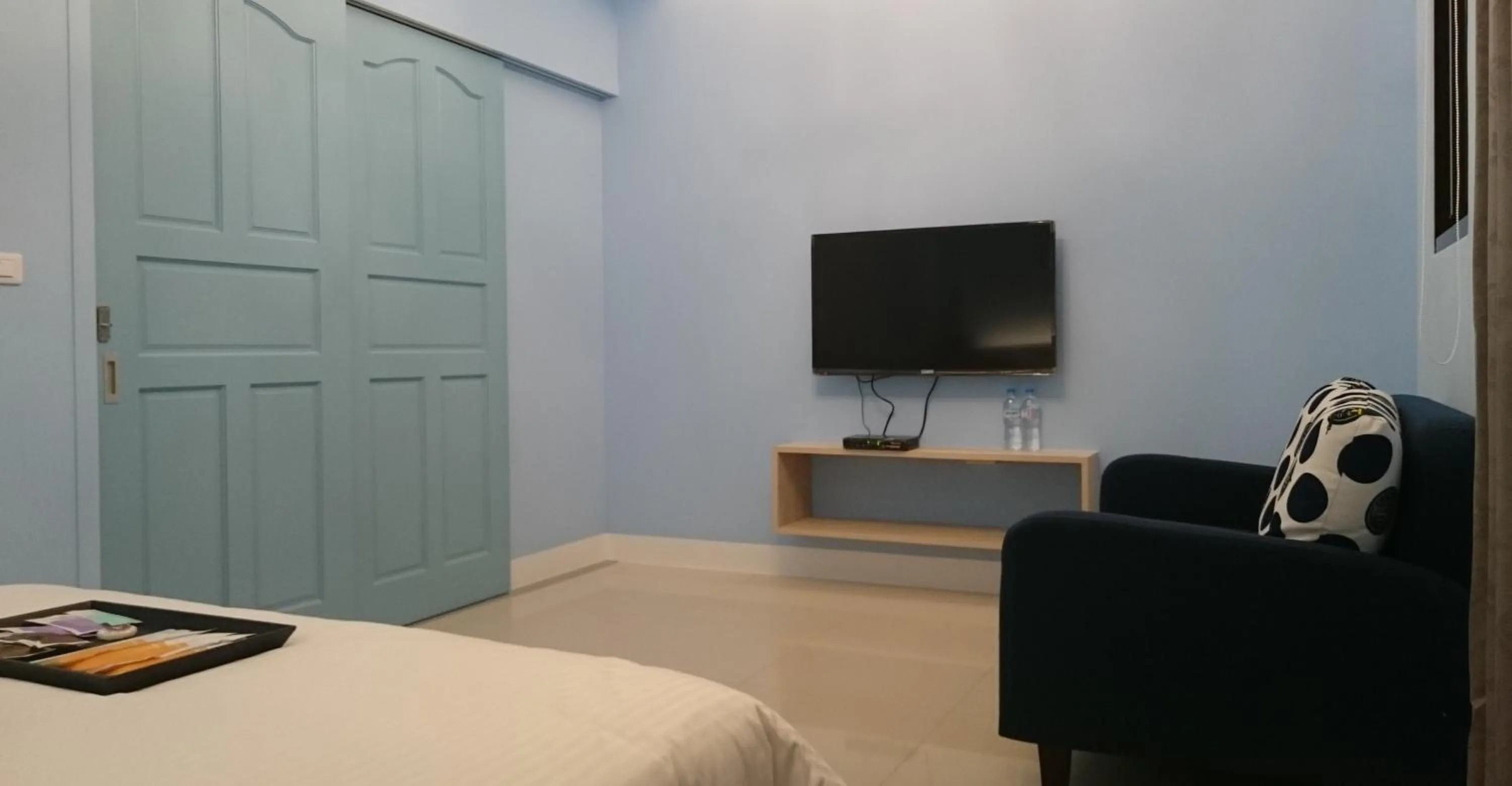 Photo of the whole room, Bed in Mysig