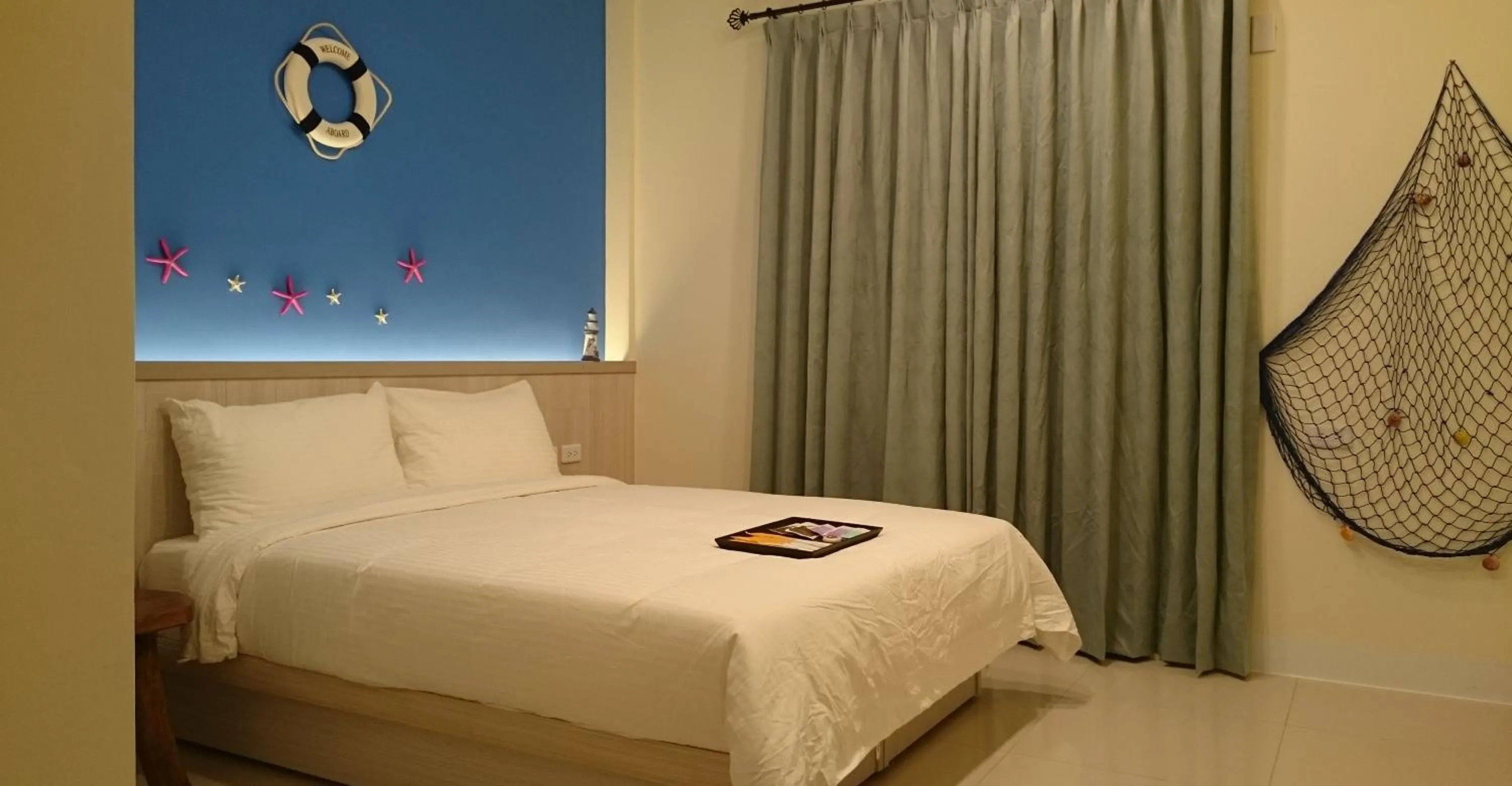 Photo of the whole room, Bed in Mysig