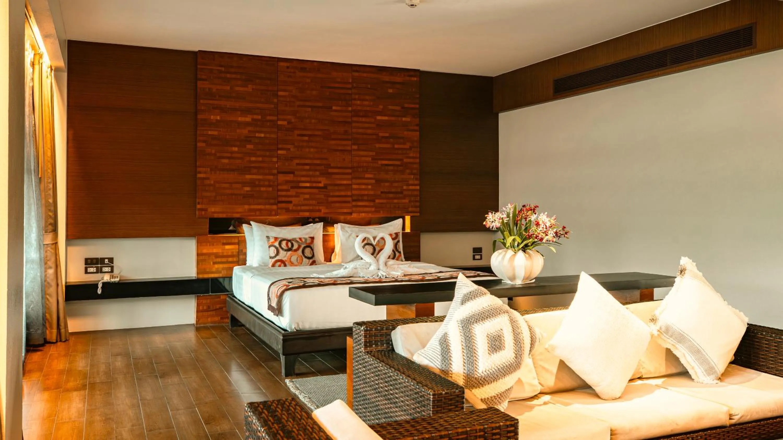 Bed in Am Samui Palace