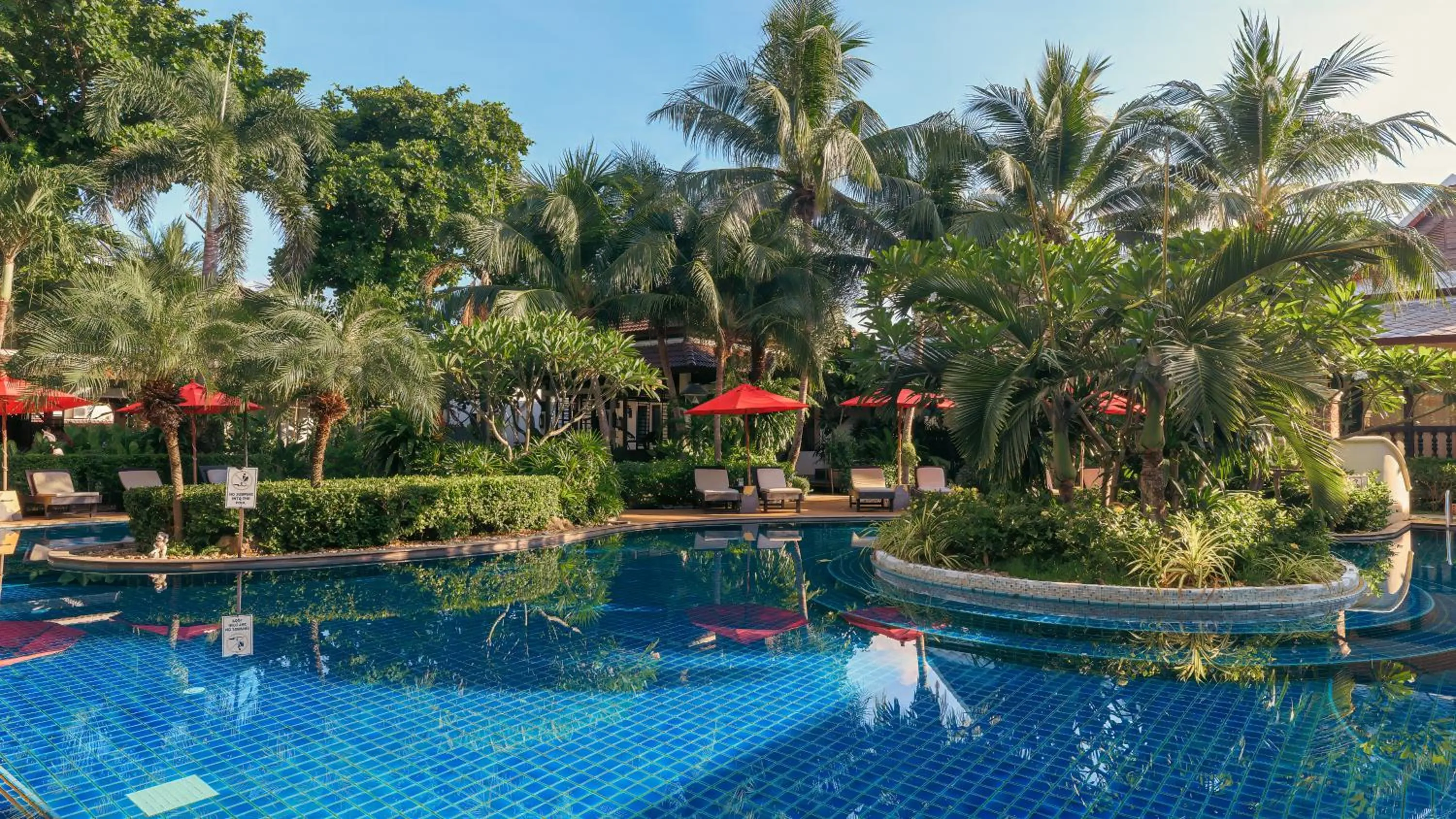 Property building in Am Samui Palace